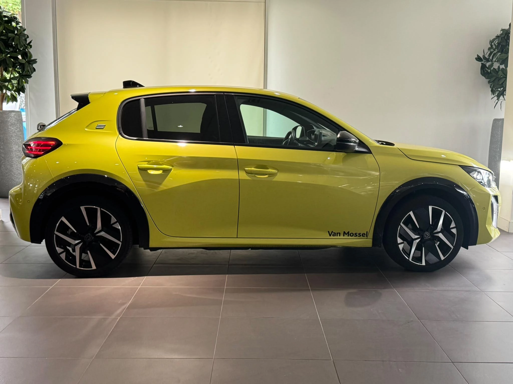Peugeot e-208 EV GT 51 kWh