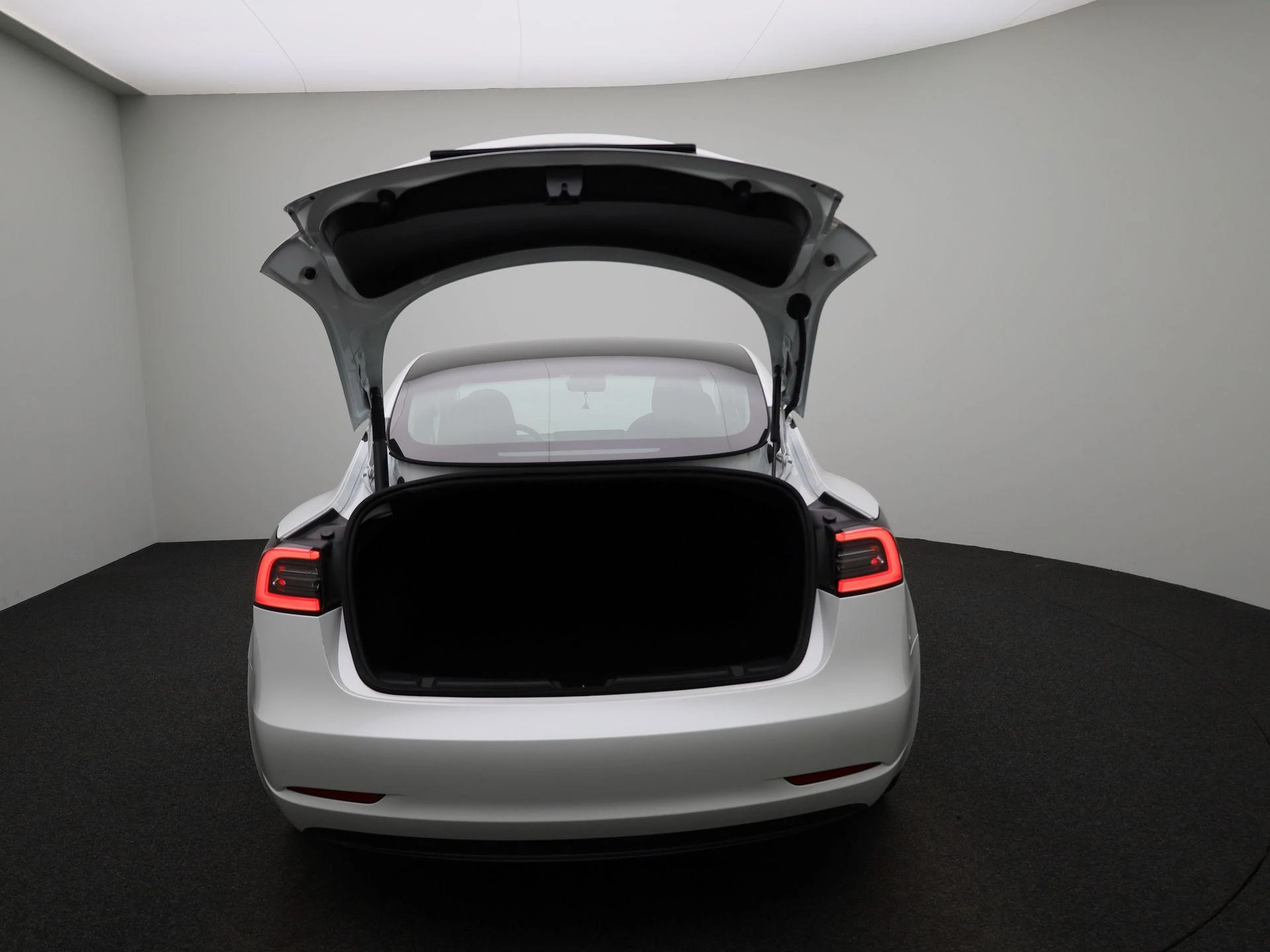 Tesla-Model 3-image-11