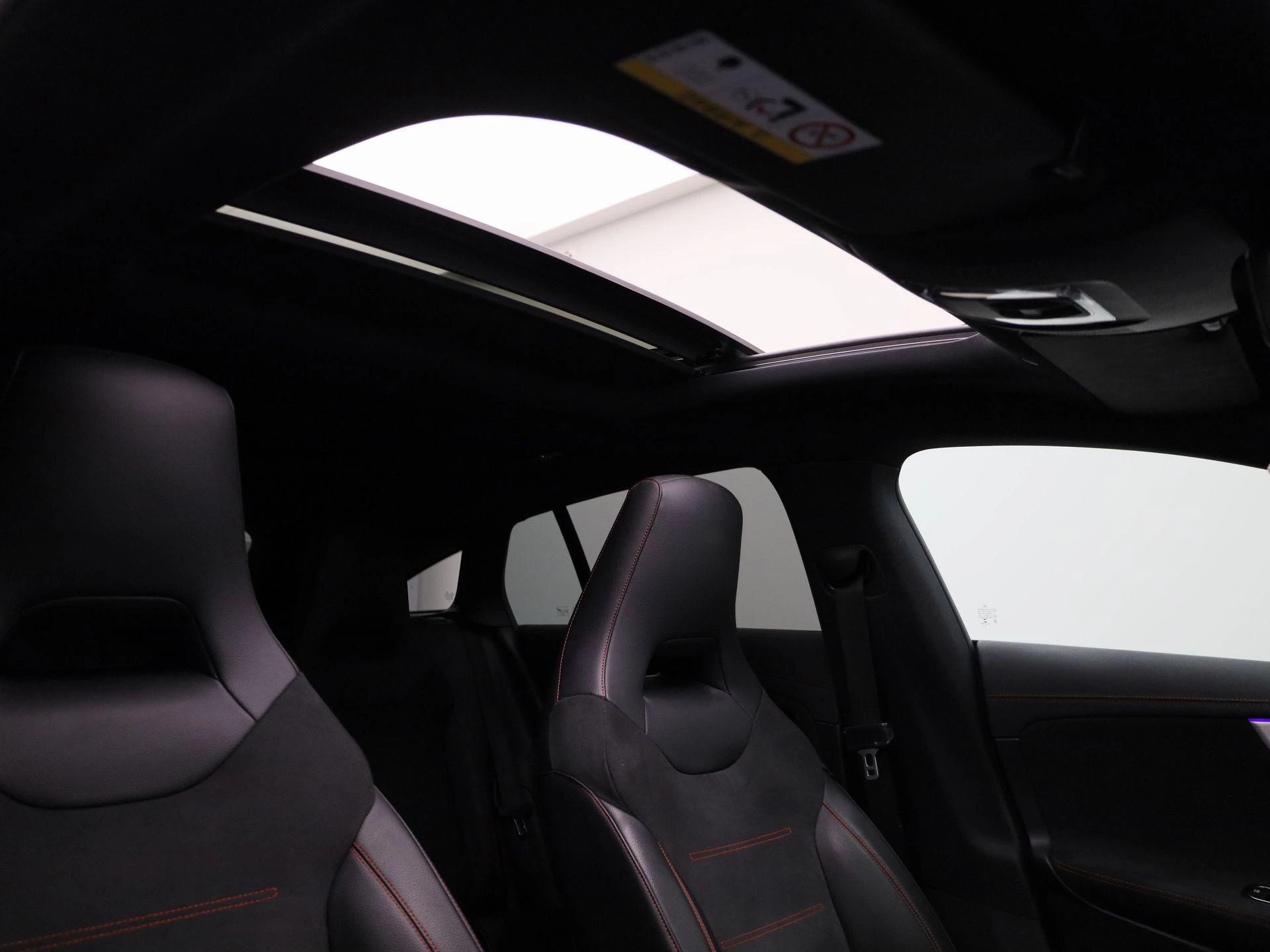 Mercedes-Benz-CLA-image-52