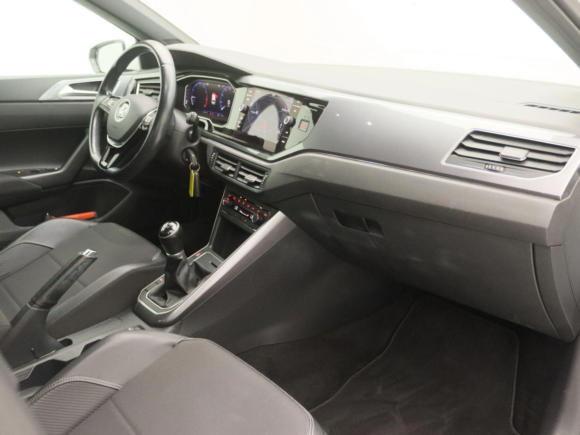 Volkswagen-Polo-image-21