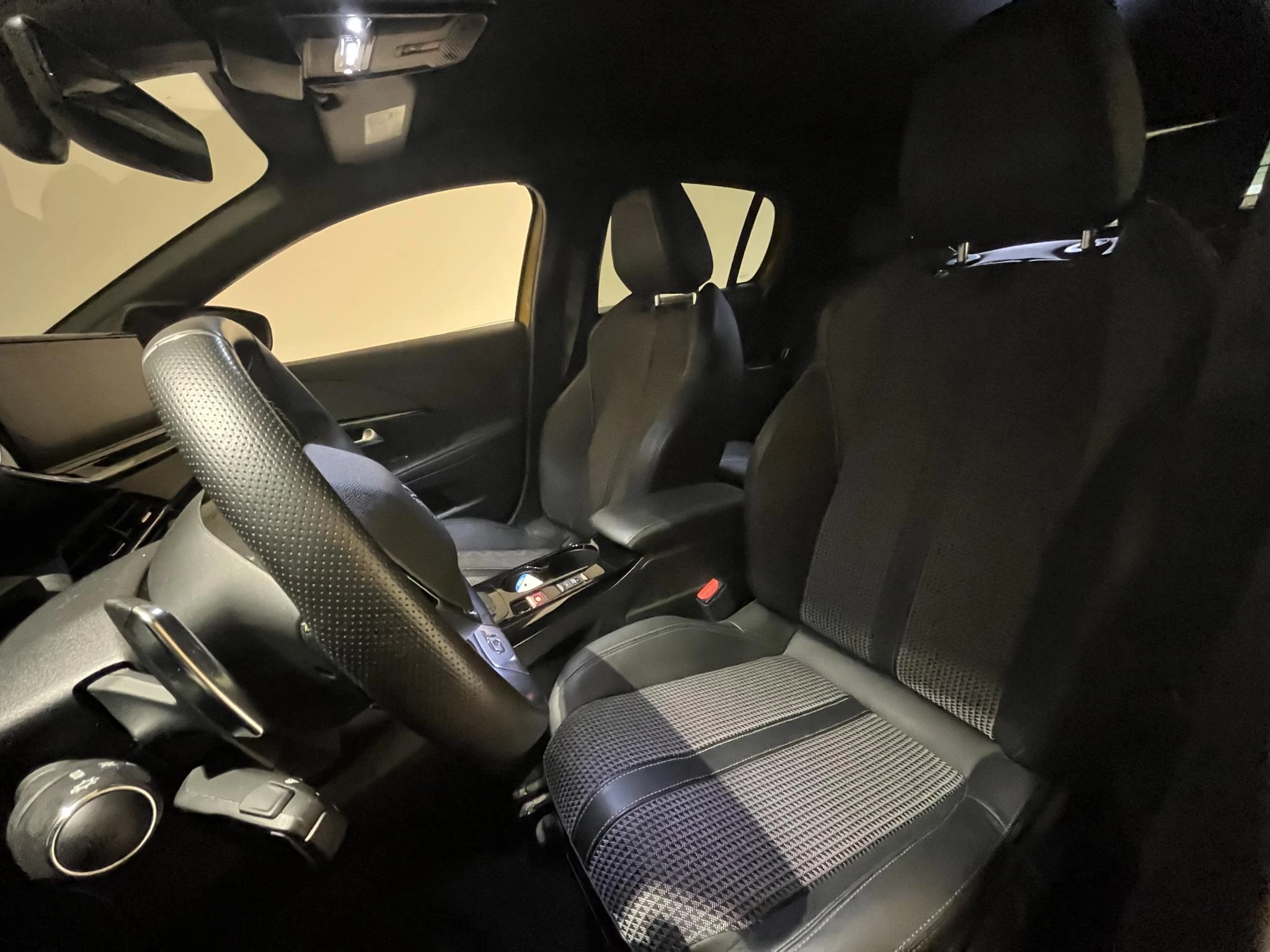 Peugeot-208-image-19