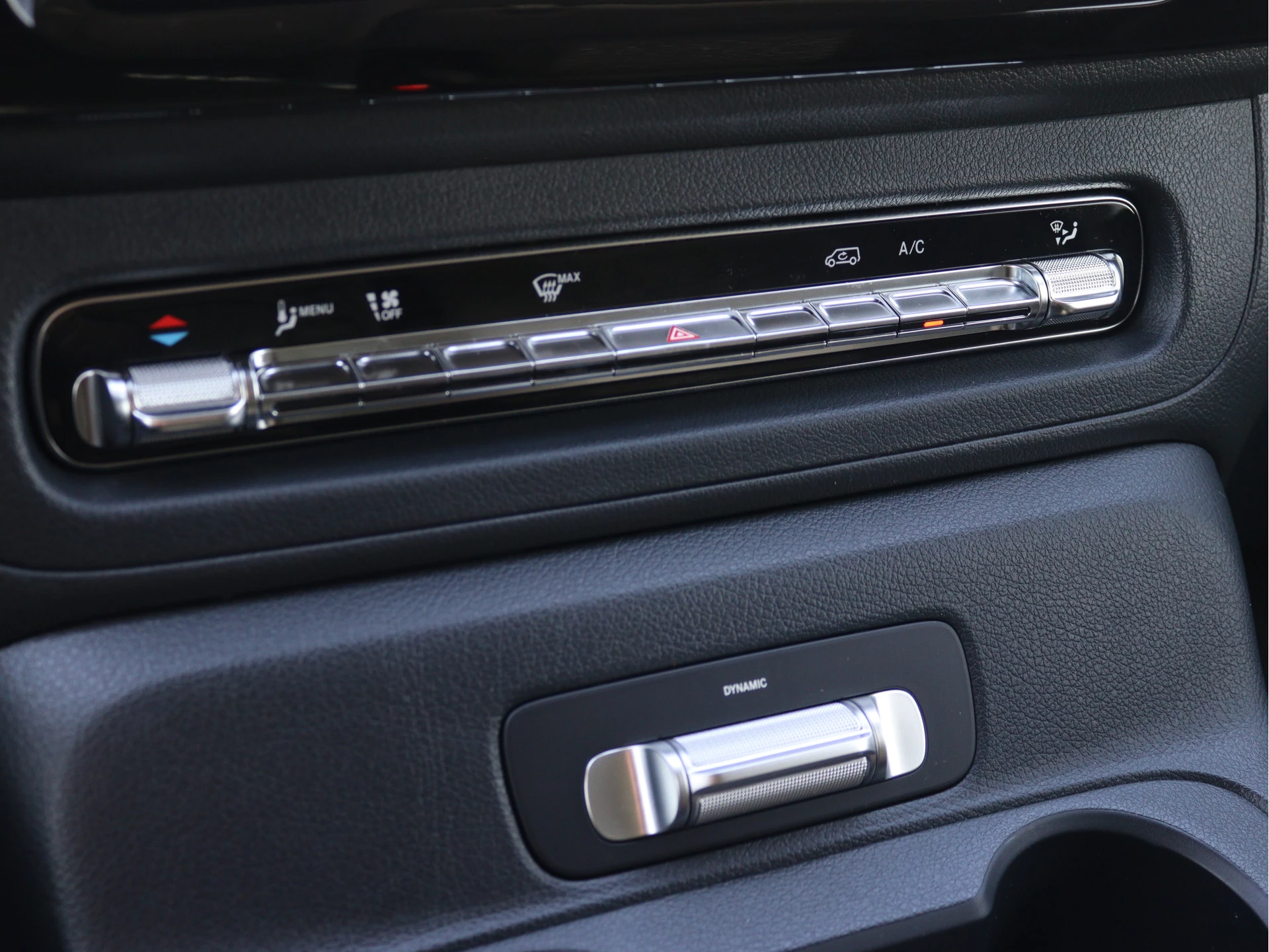 Mercedes-Benz-Vito-image-11