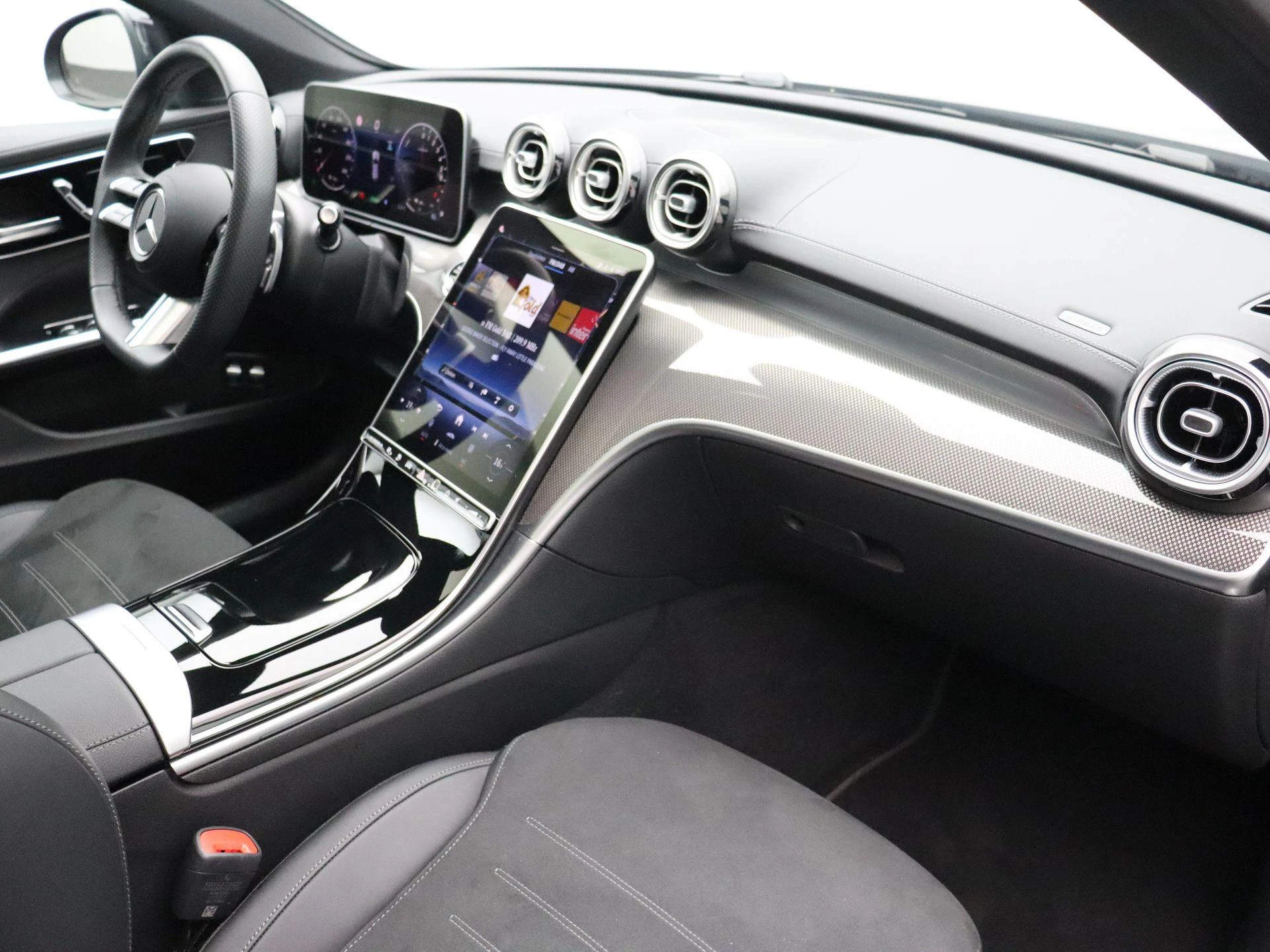 Mercedes-Benz-C-Klasse-image-24