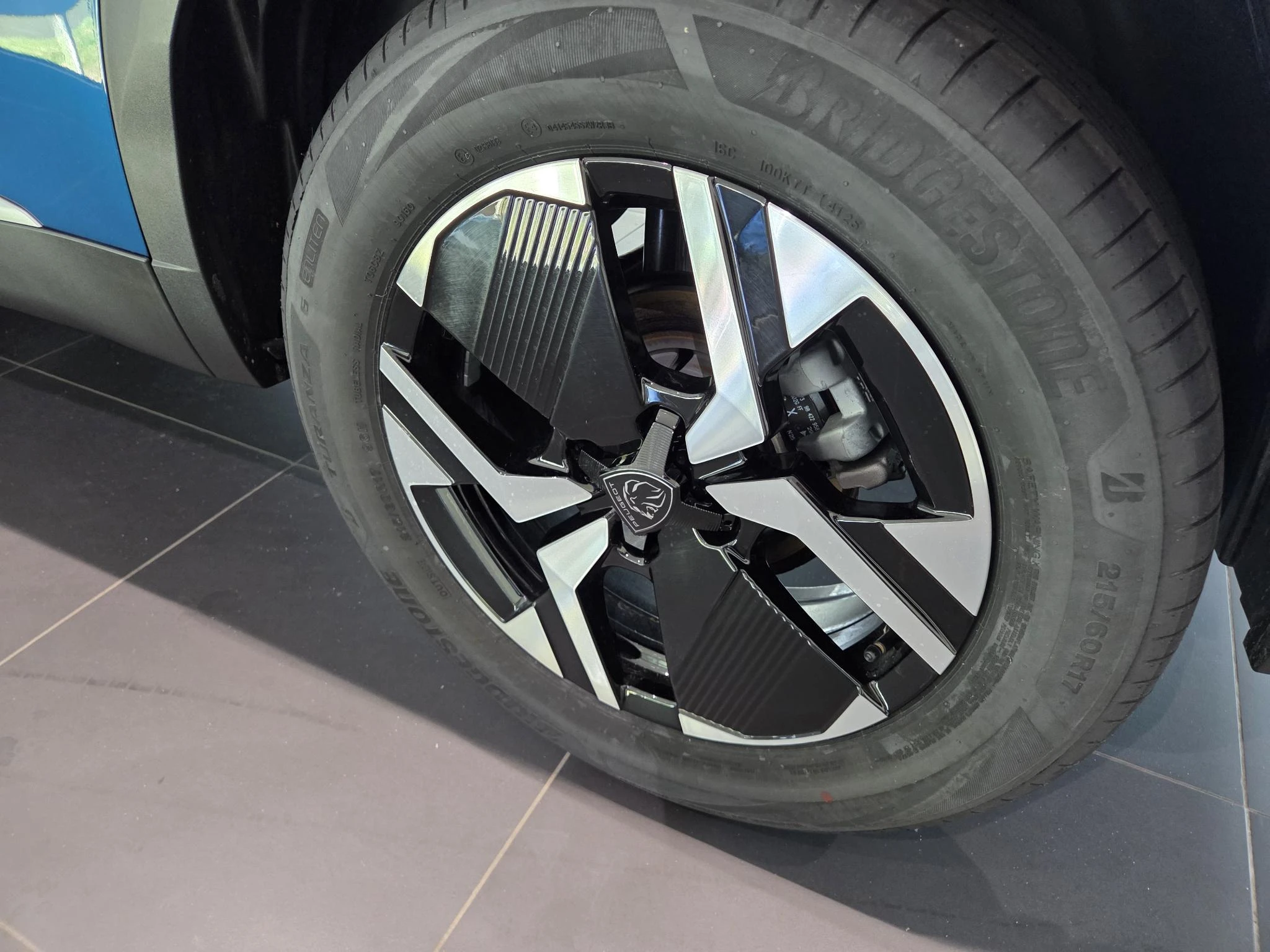 Peugeot 2008 1.2 Hybrid 136 Allure