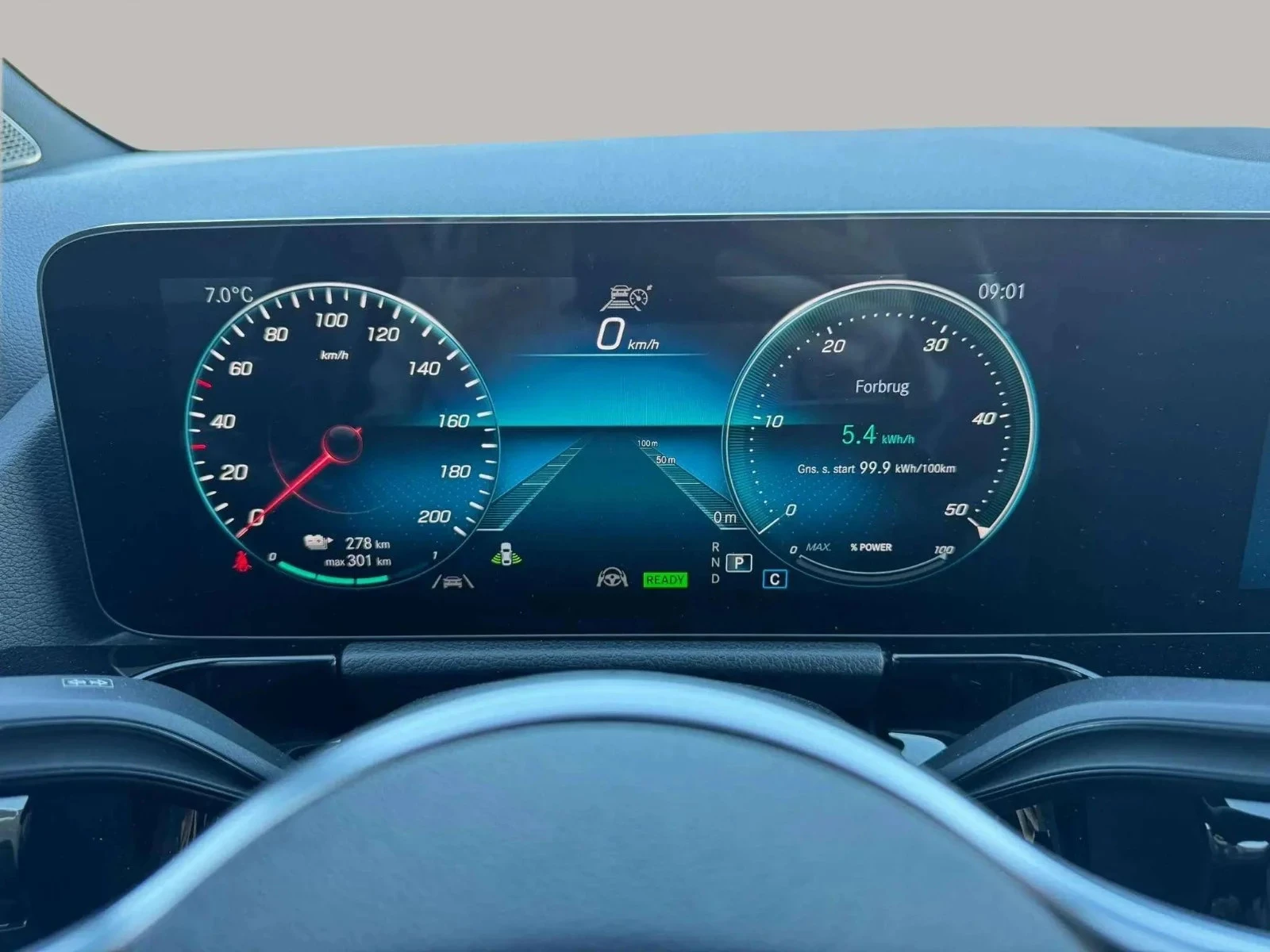 Mercedes-Benz-EQA-image-16