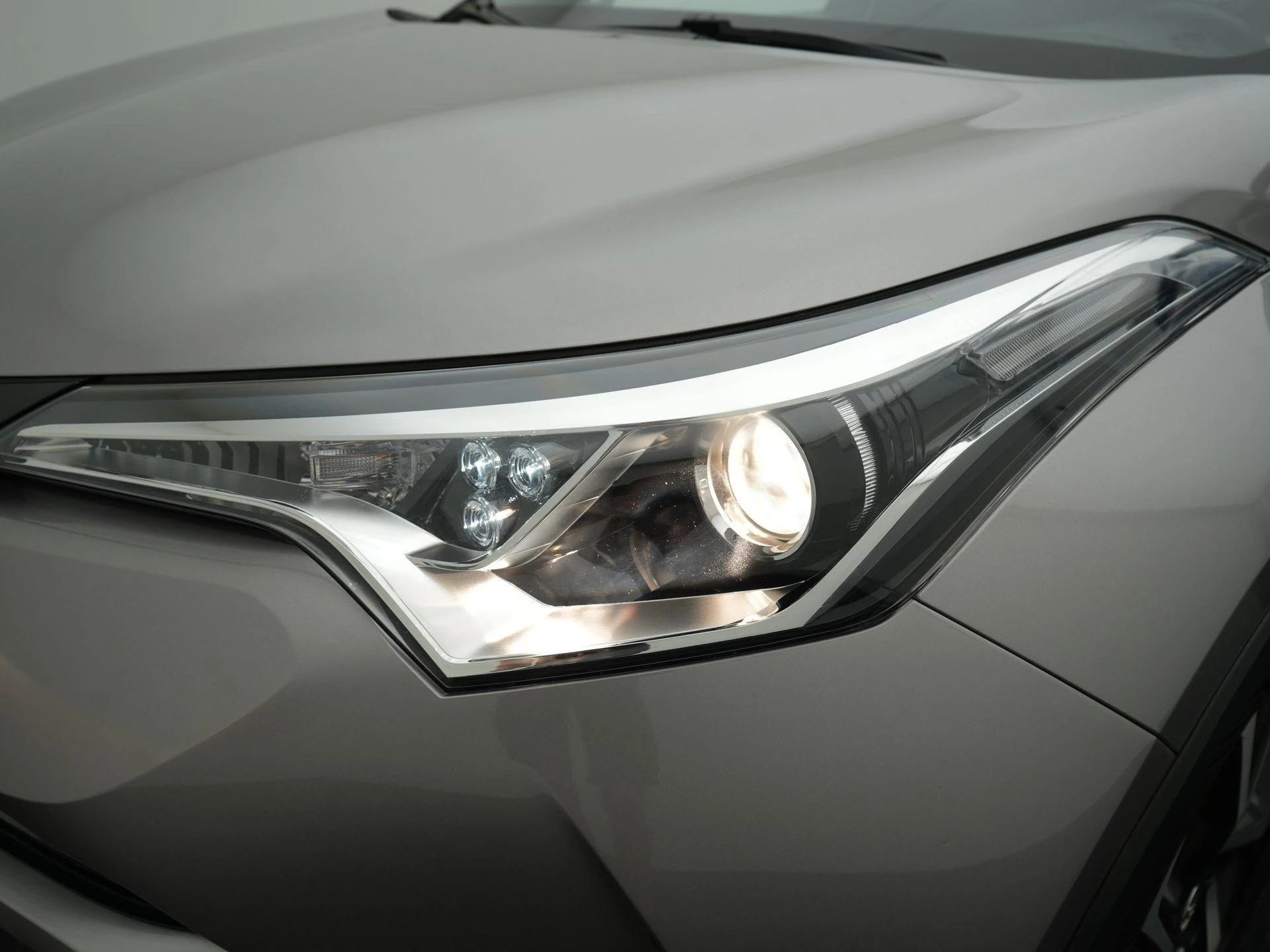 Toyota C-HR 1.8 Hybrid Bi-Tone