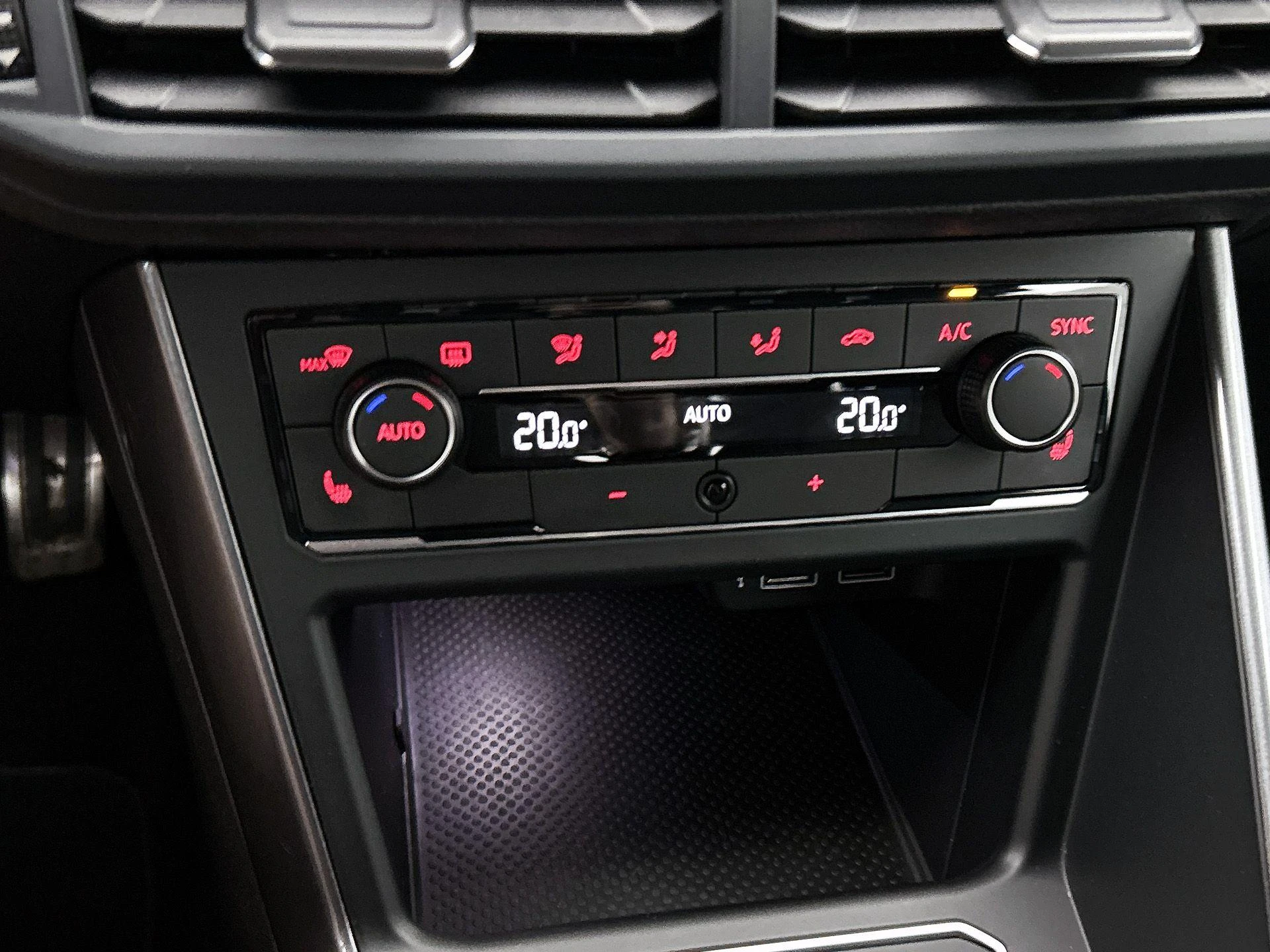 Volkswagen-Polo-image-26
