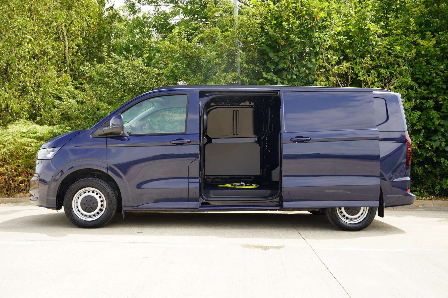 Volkswagen-Transporter-image-32