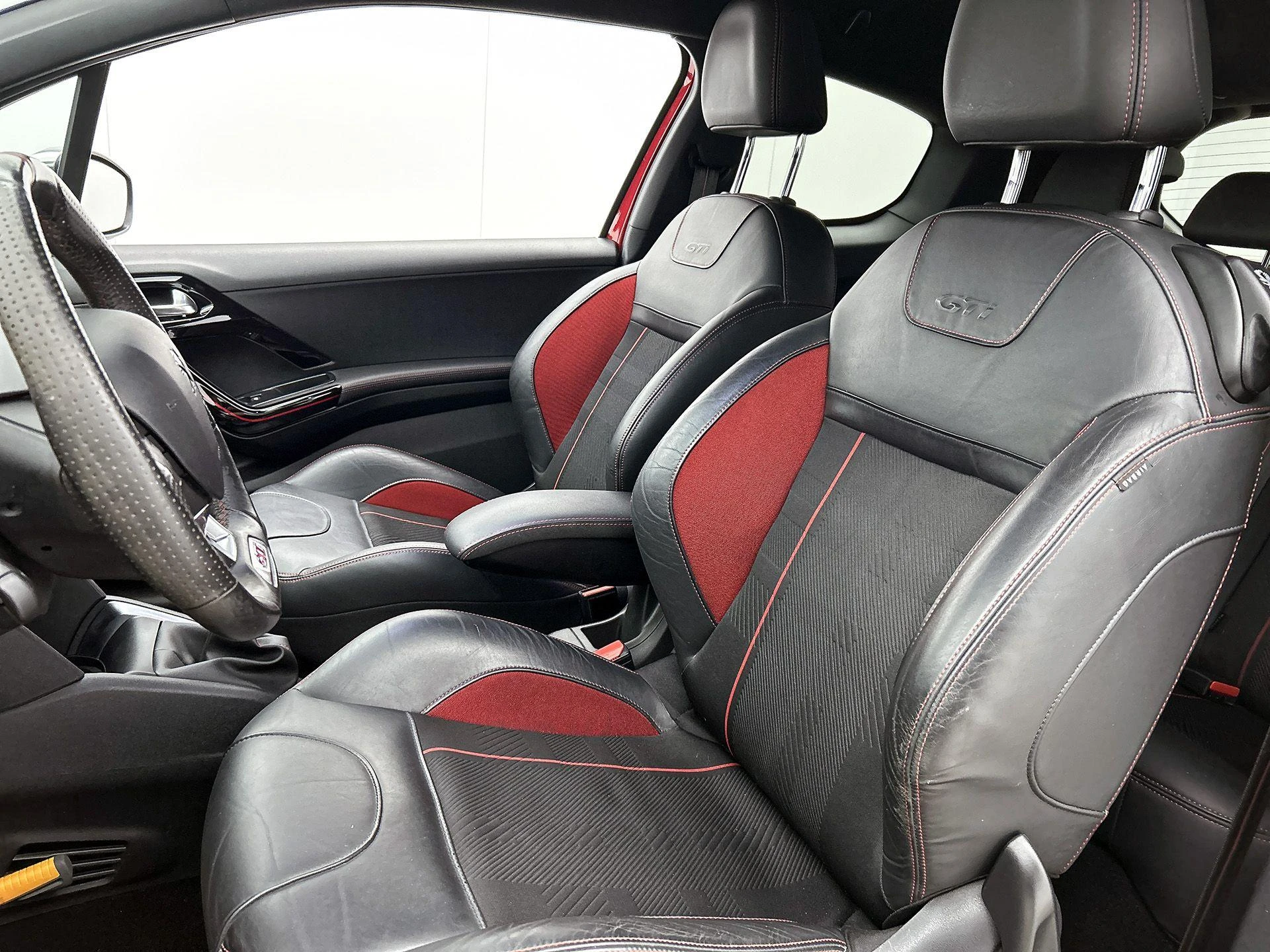 Peugeot-208-image-29