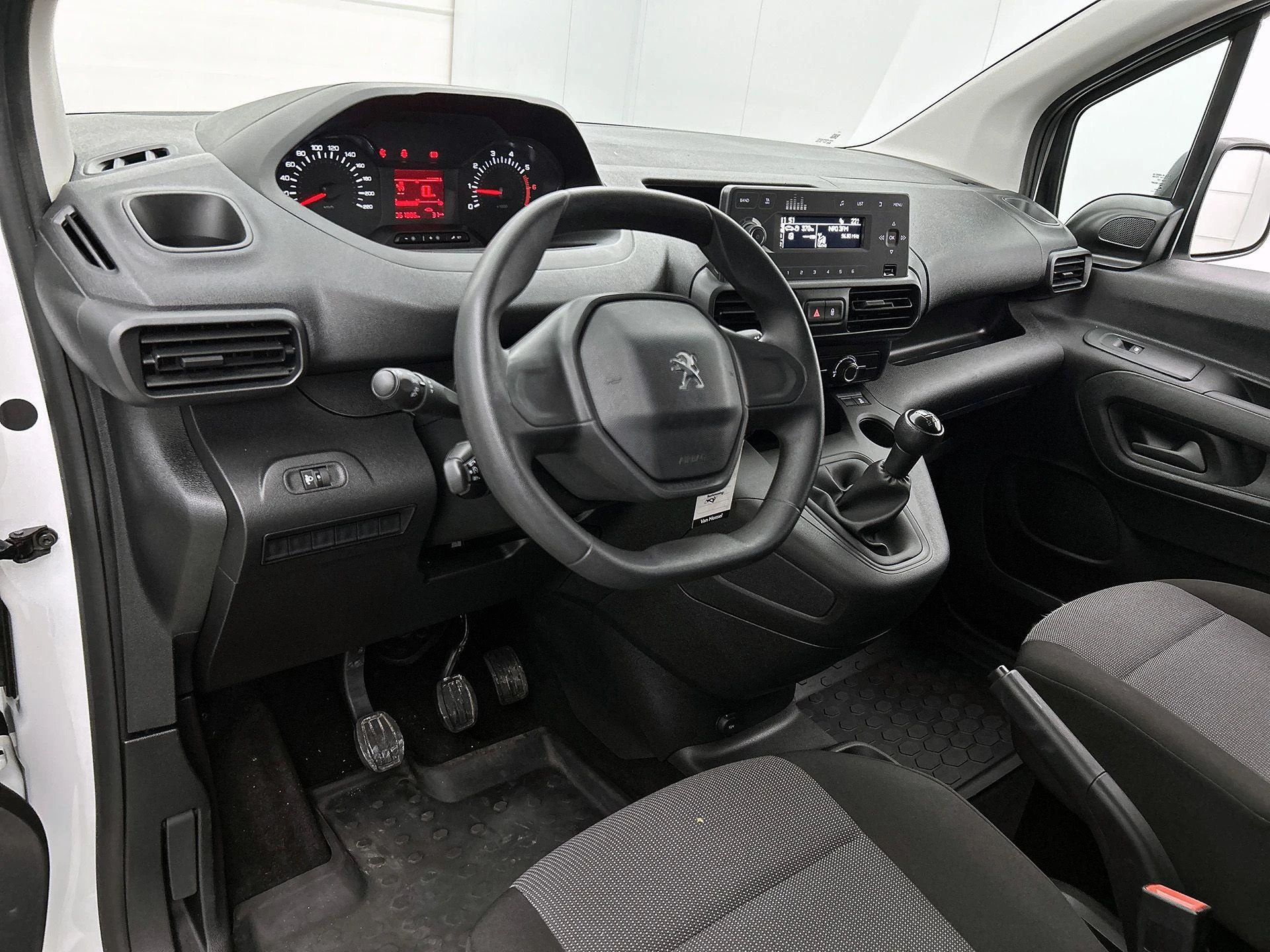 Peugeot-Partner-image-12