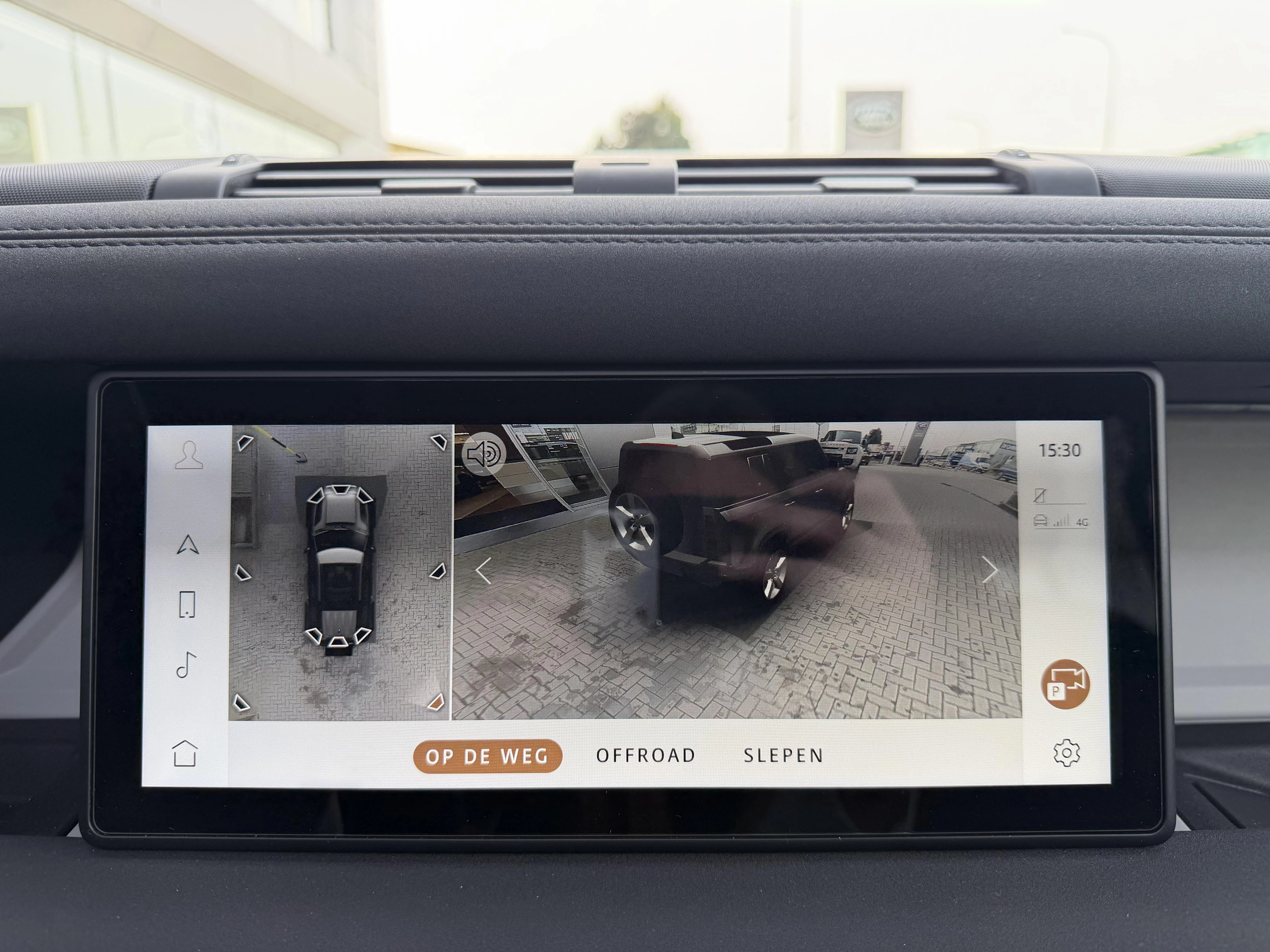 Land Rover Defender 110 D250 SE AWD