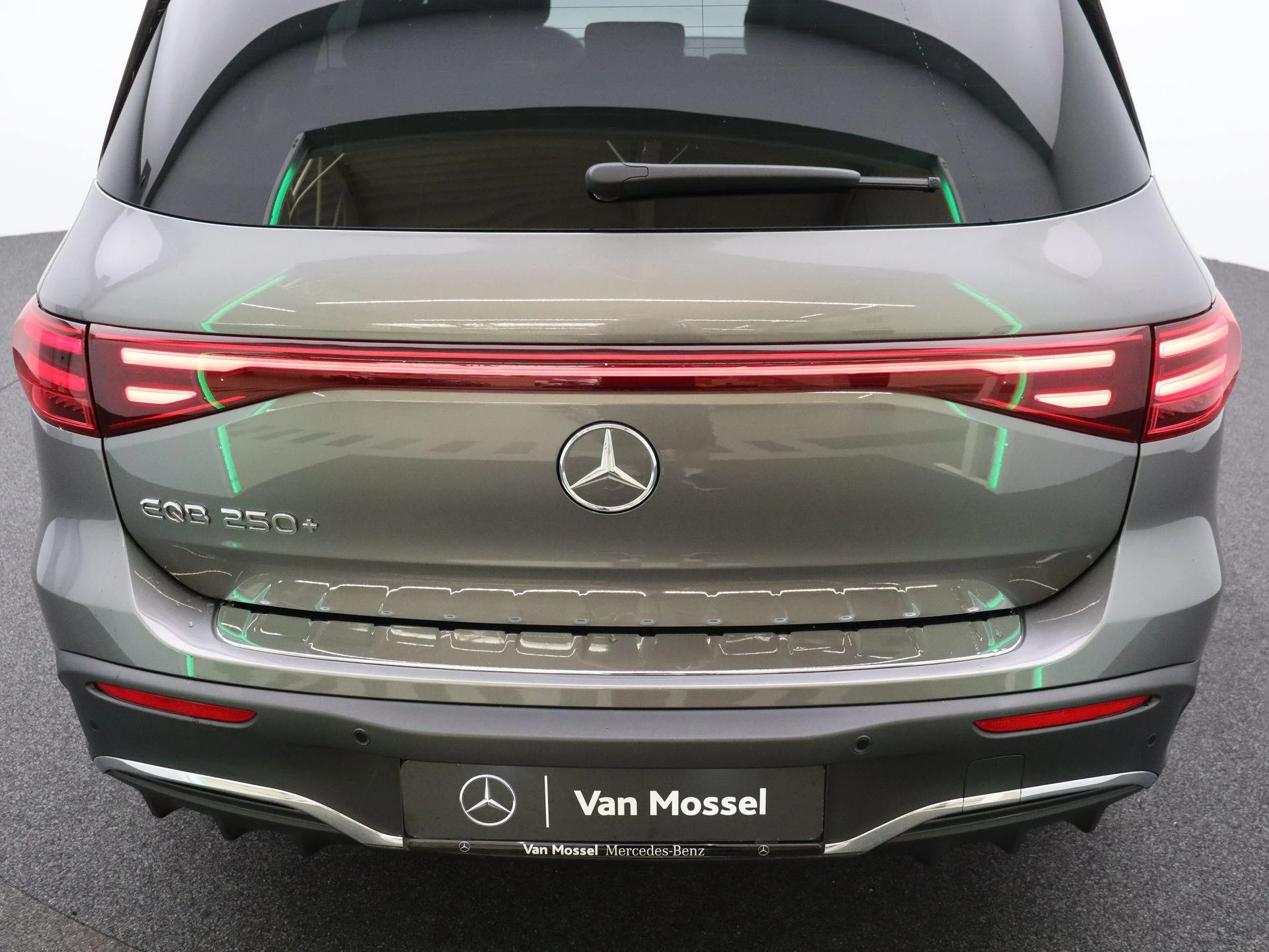 Mercedes-Benz EQB 250+ AMG Line + PANORAMISCH DAK + CARPLAY + ADVANCED SOUND +