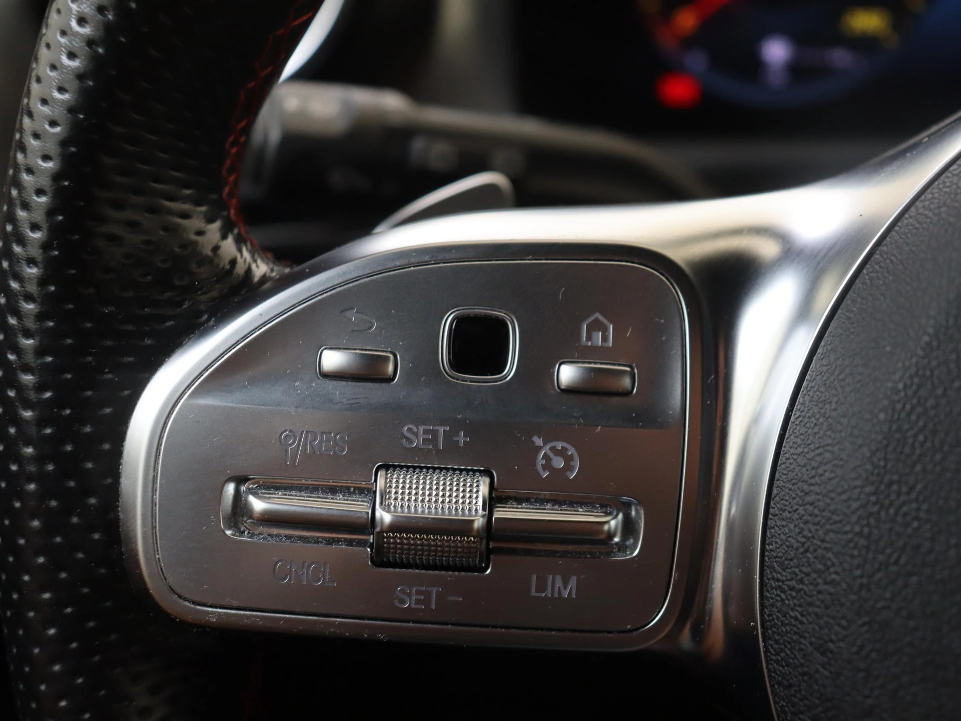 Mercedes-Benz-A-Klasse-image-11