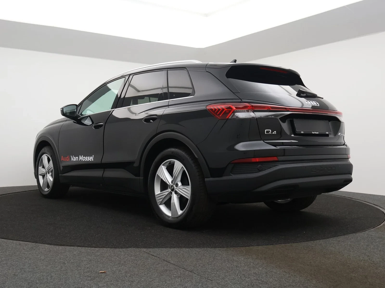 Audi Q4 e-tron Audi Q4 Attraction 40 e-tron 150,00 kW / DEMO