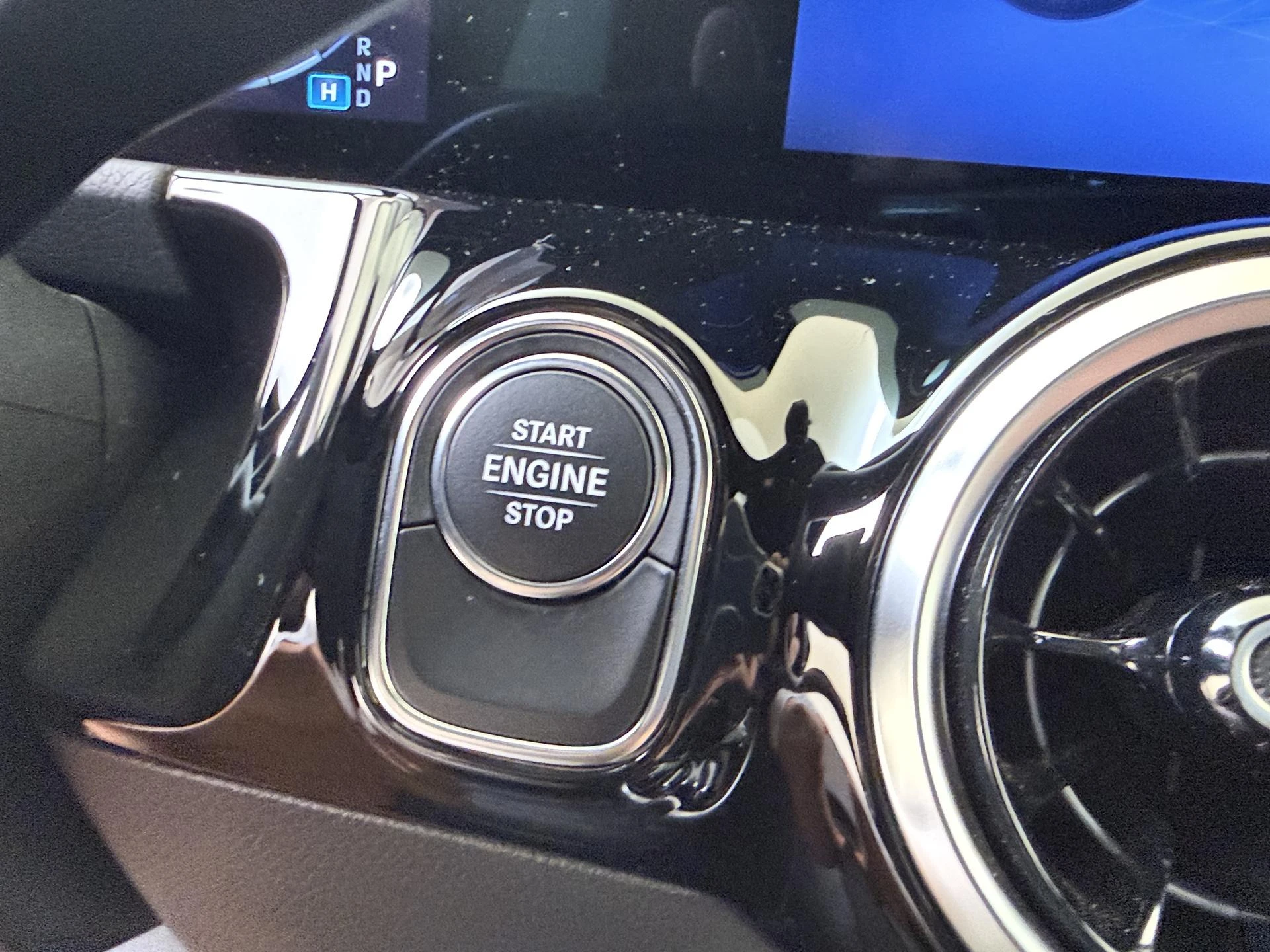 Mercedes-Benz-GLA-image-21
