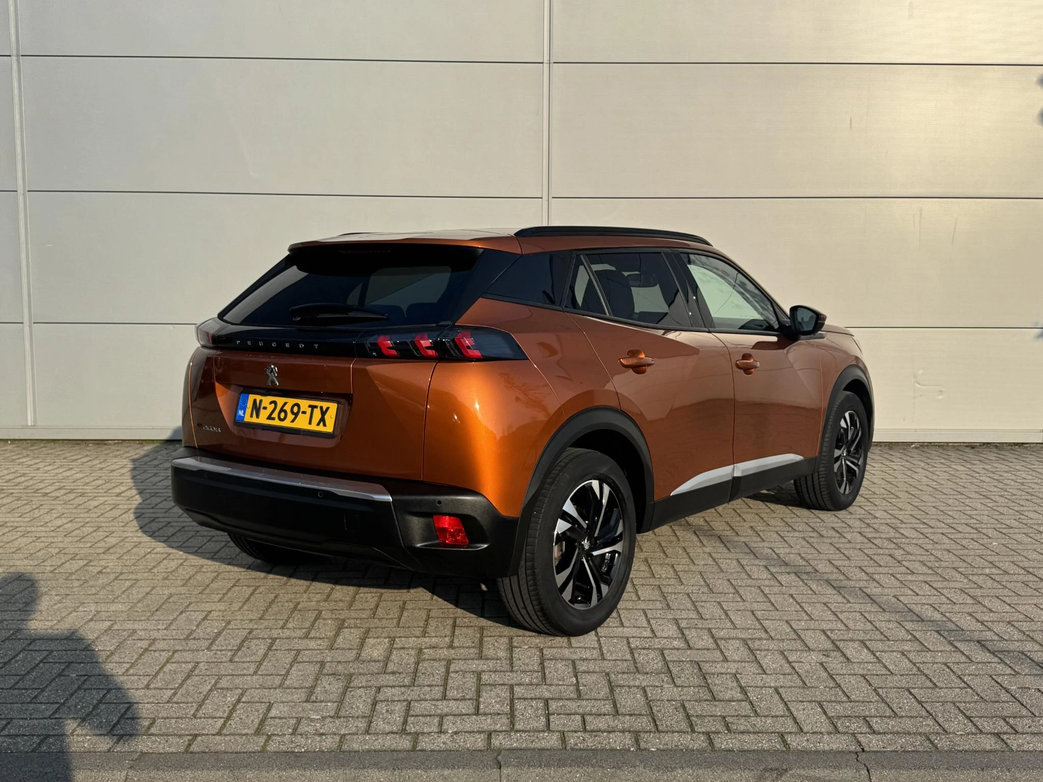 Peugeot-e-2008-image-5