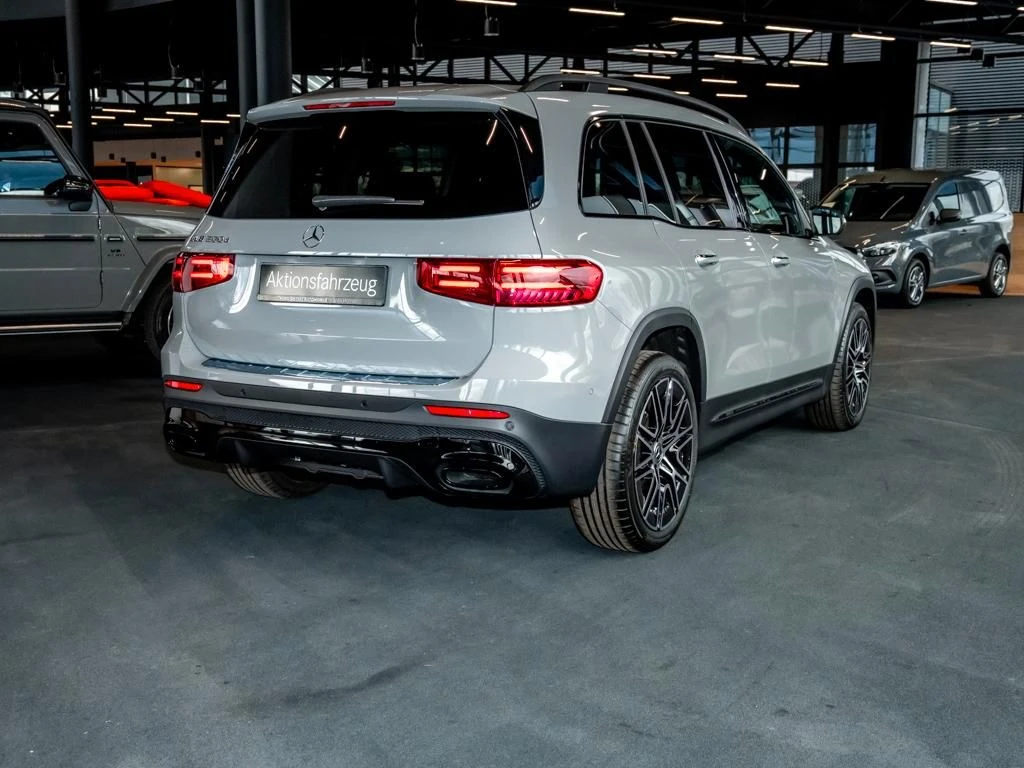 Mercedes-Benz-GLB 200 d-image-4