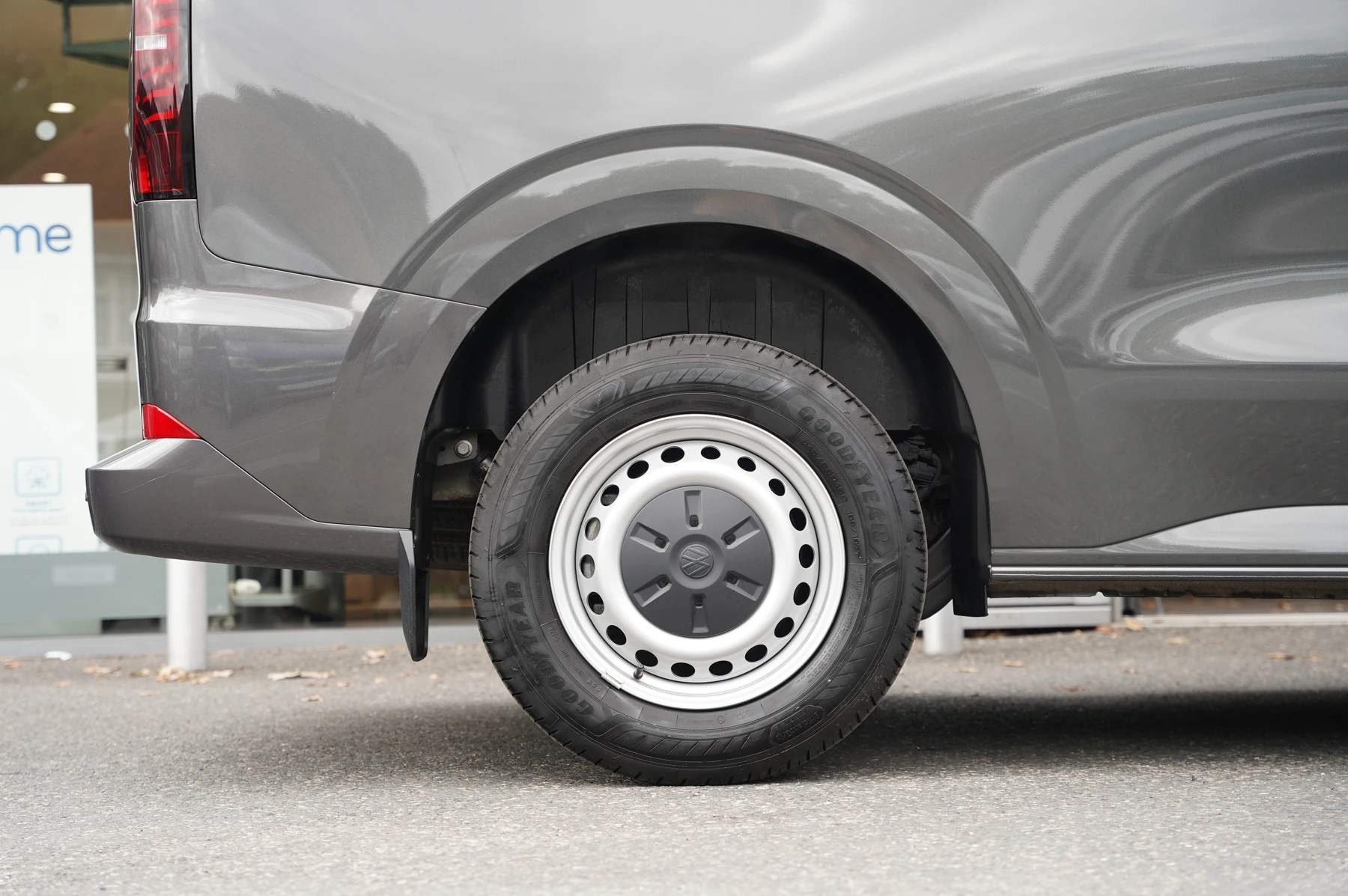 Volkswagen-Transporter-image-35