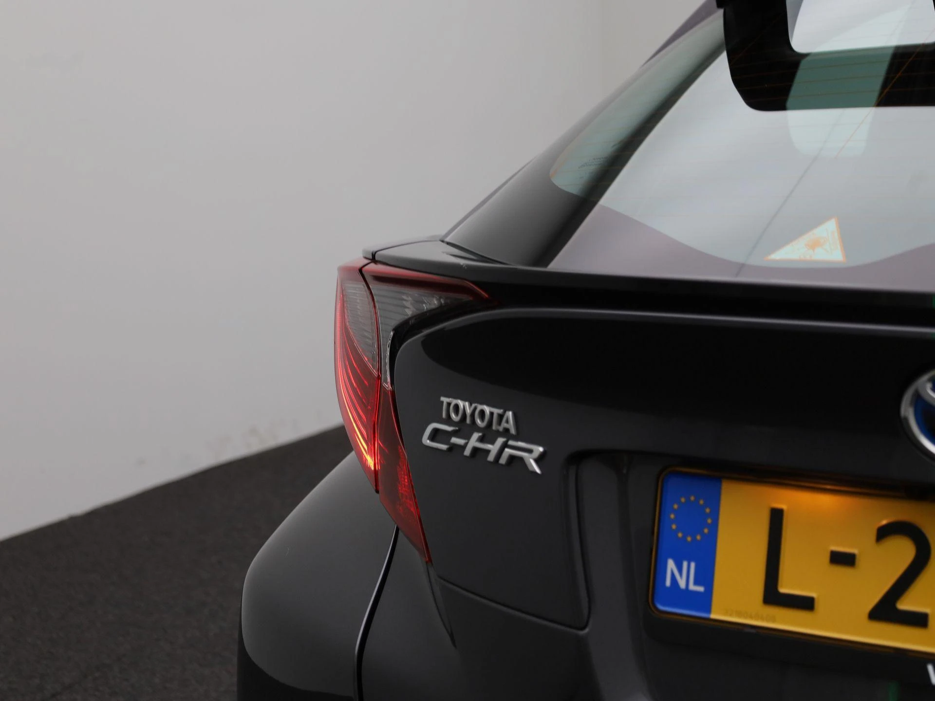 Toyota-C-HR-image-36