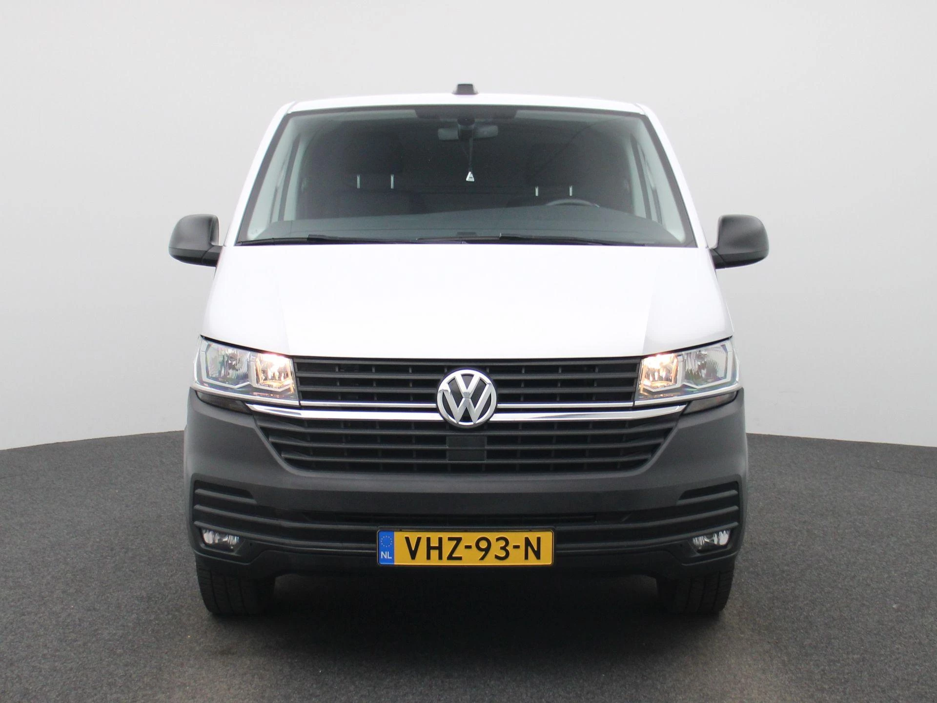 Volkswagen-Transporter-image-2