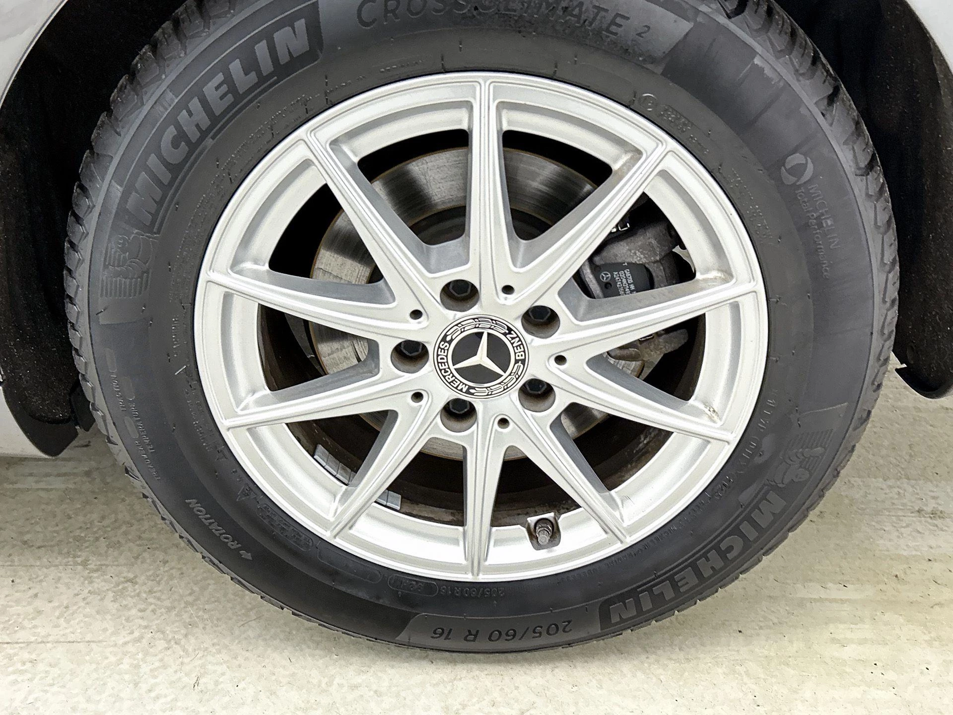 Mercedes-Benz-CLA-image-31