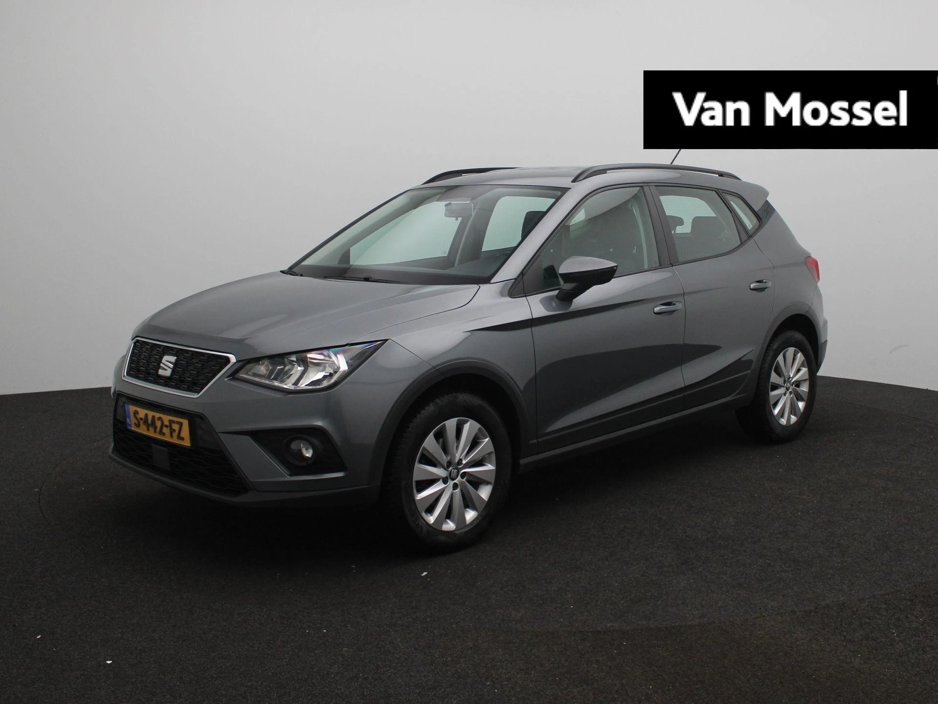 SEAT-Arona-image-0