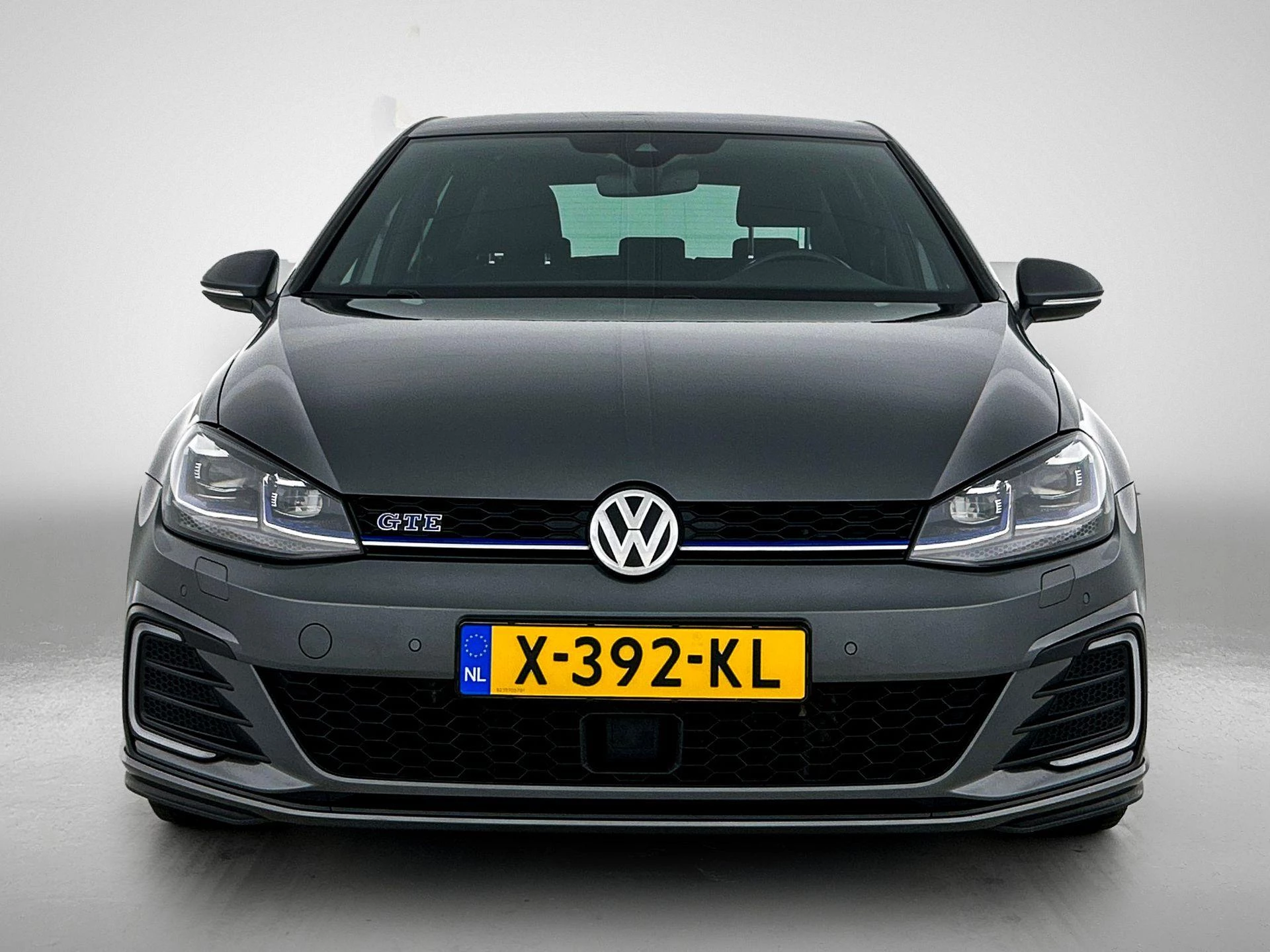 Volkswagen-Golf-image-4