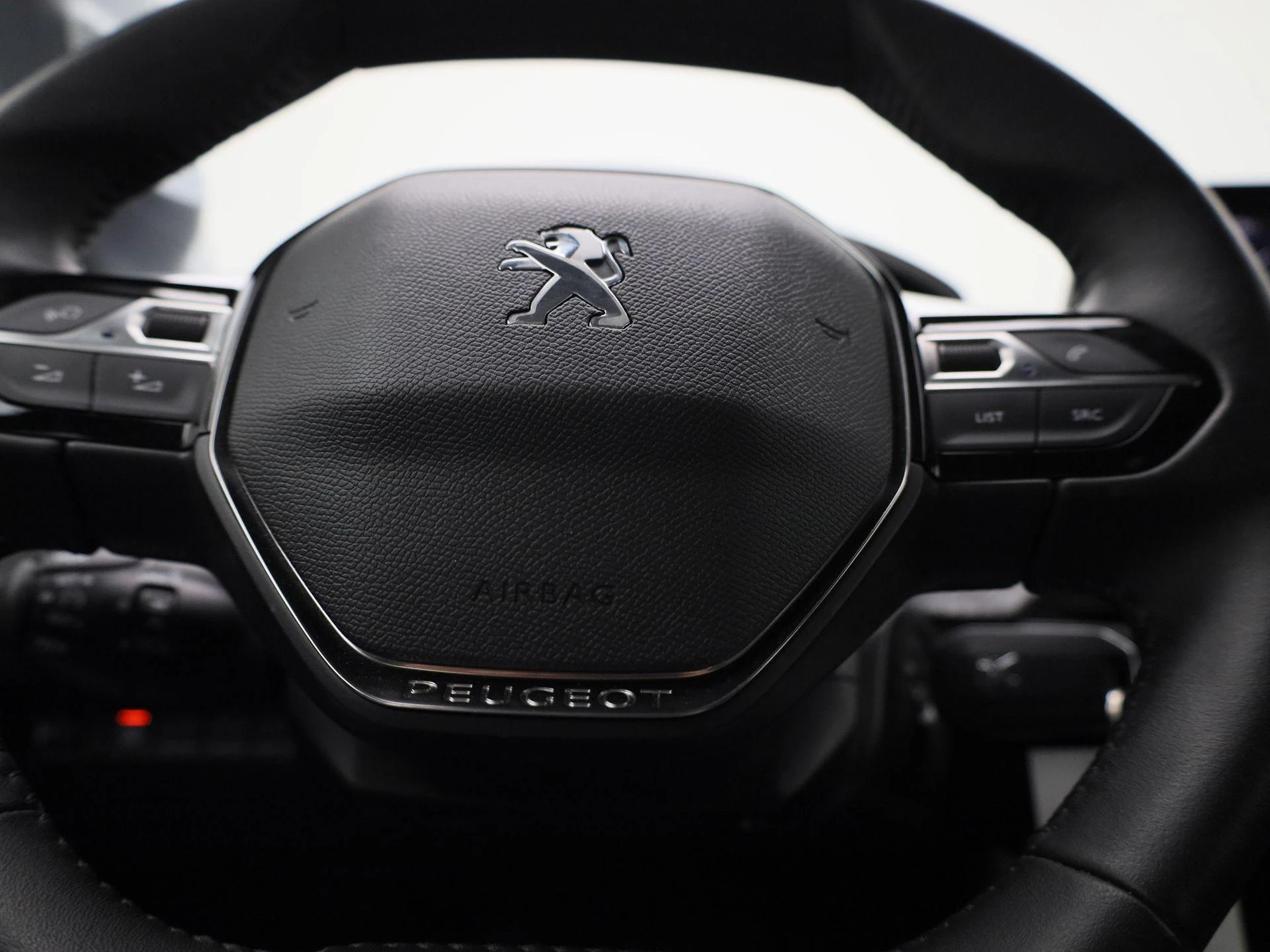 Peugeot-208-image-25
