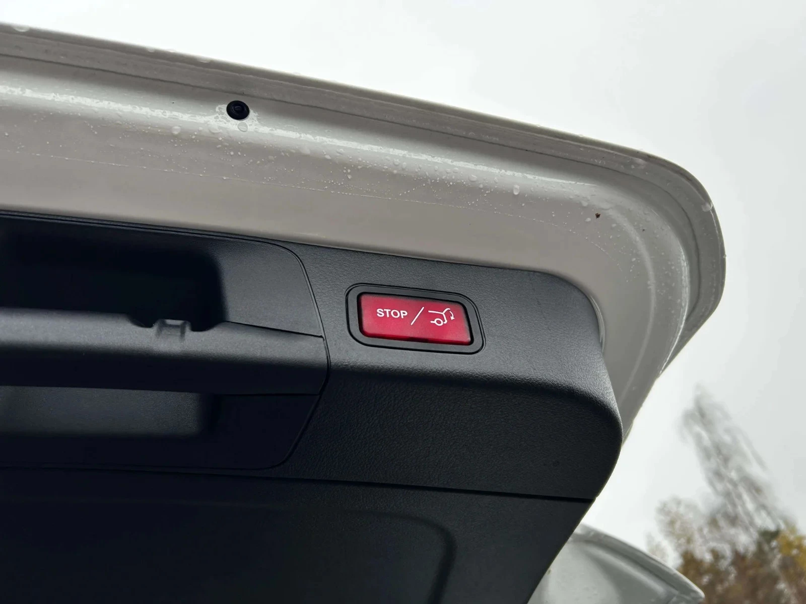 Mercedes-Benz-EQB-image-22