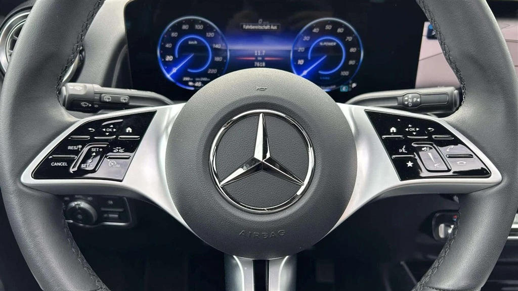 Mercedes-Benz-EQB-image-13