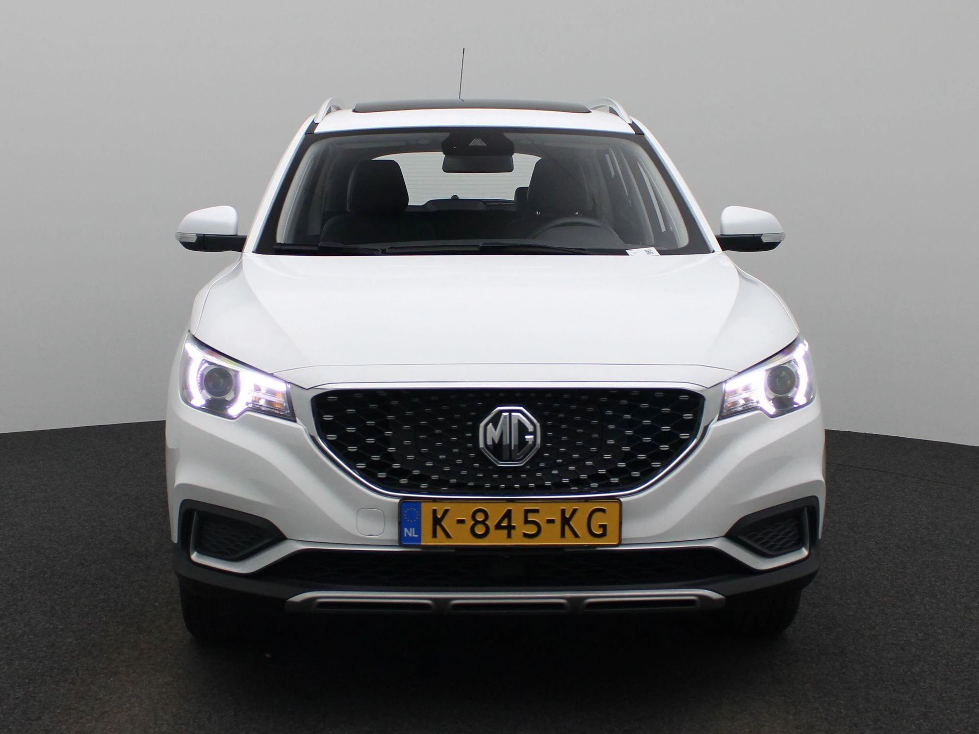 MG-ZS EV-image-2
