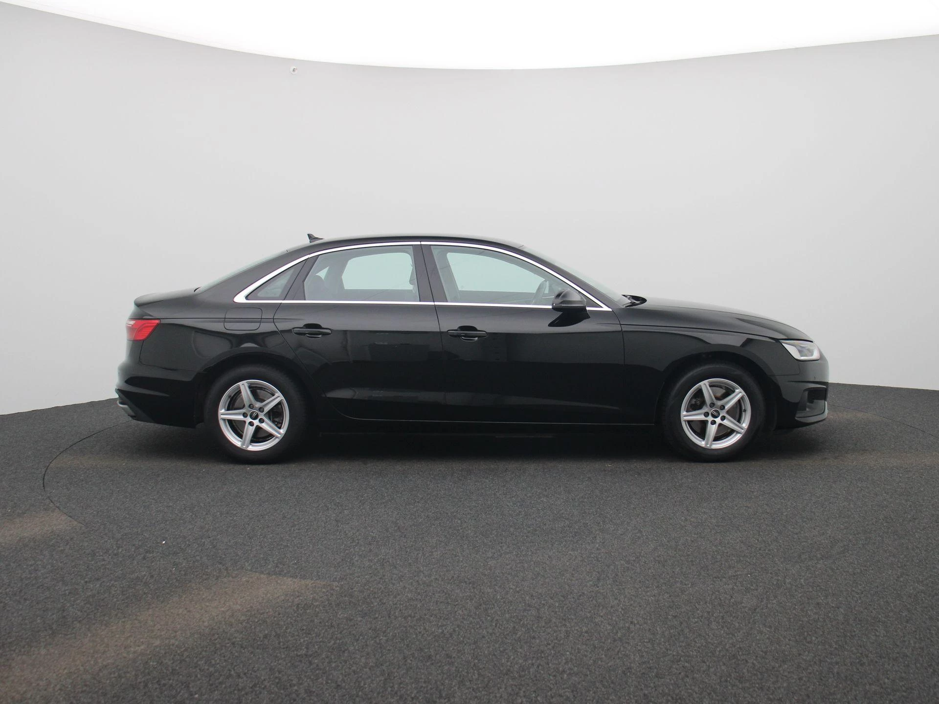 Audi A4 2.0 30 TDi 100kW S tronic Attraction B.E