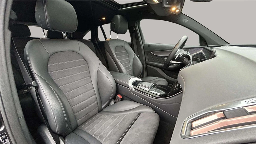 Mercedes-Benz-EQC-image-26
