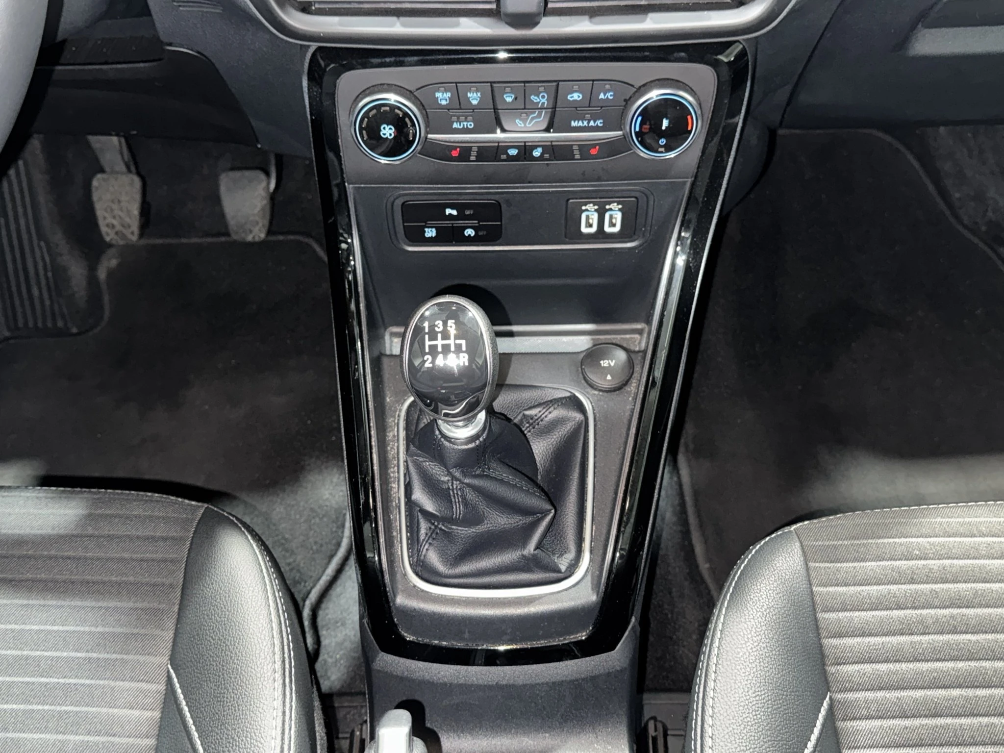 Ford EcoSport Titanium 1.0 EcoBoost 92kW Sports Utility Vehicle. 5-türig