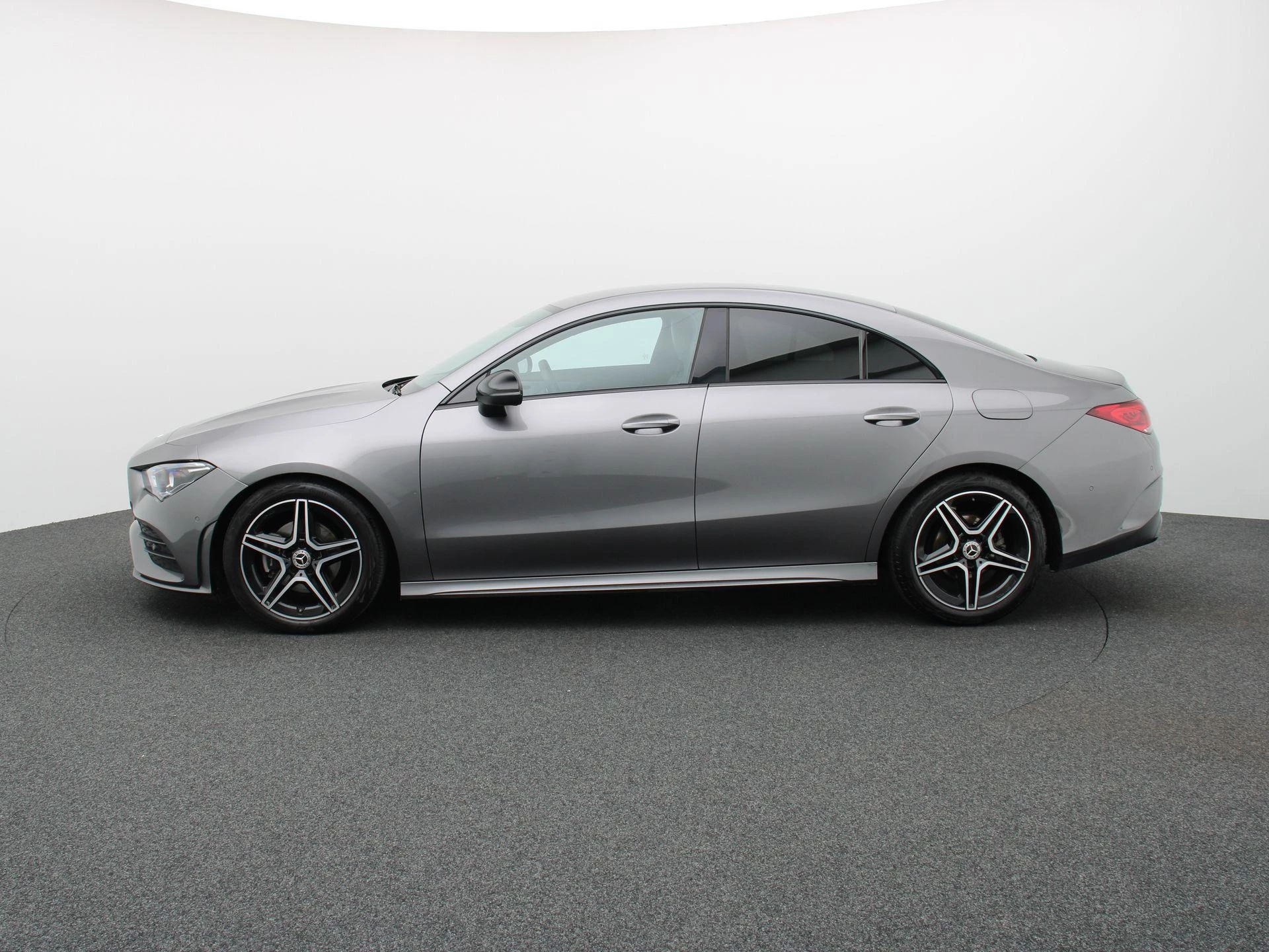 Mercedes-Benz CLA 180 AMG LINE + LEDER + NIGHTPAKKET + CAMERA + LED +