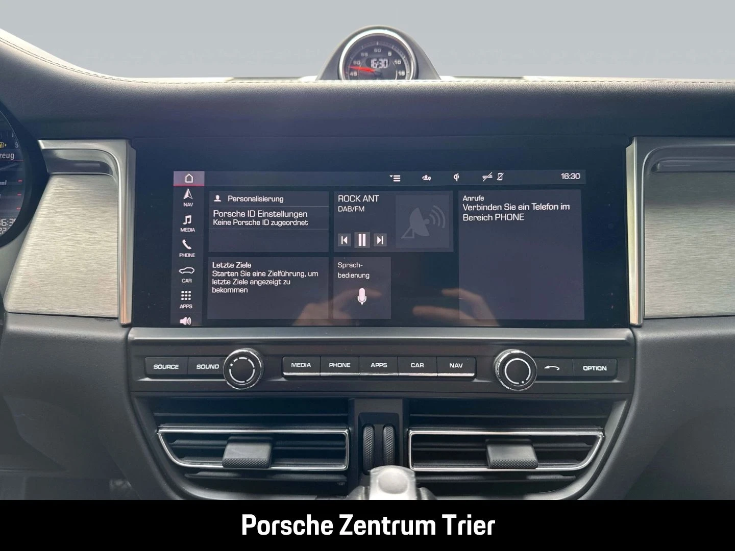 Porsche-Macan-image-19