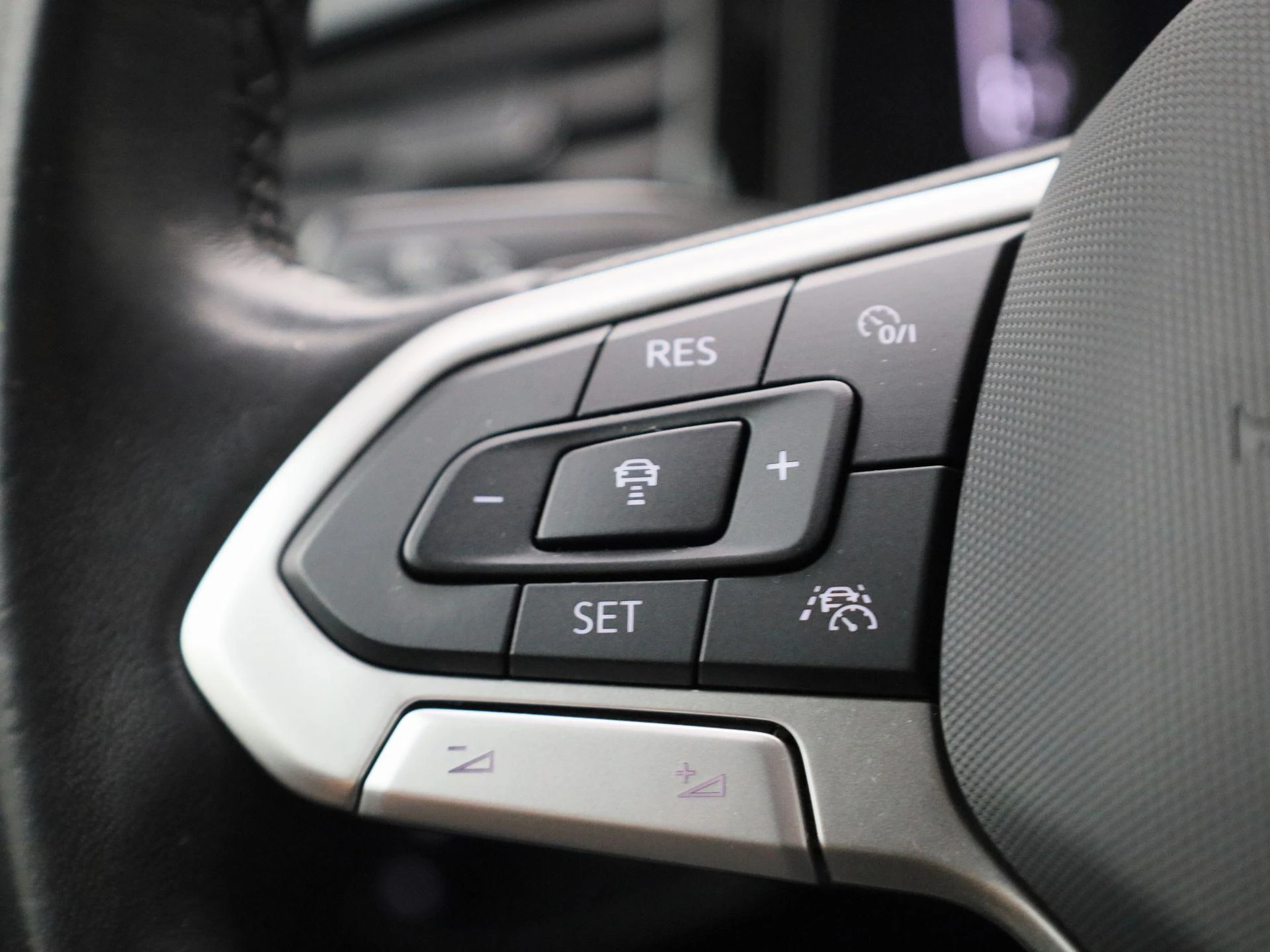 Volkswagen-Polo-image-18