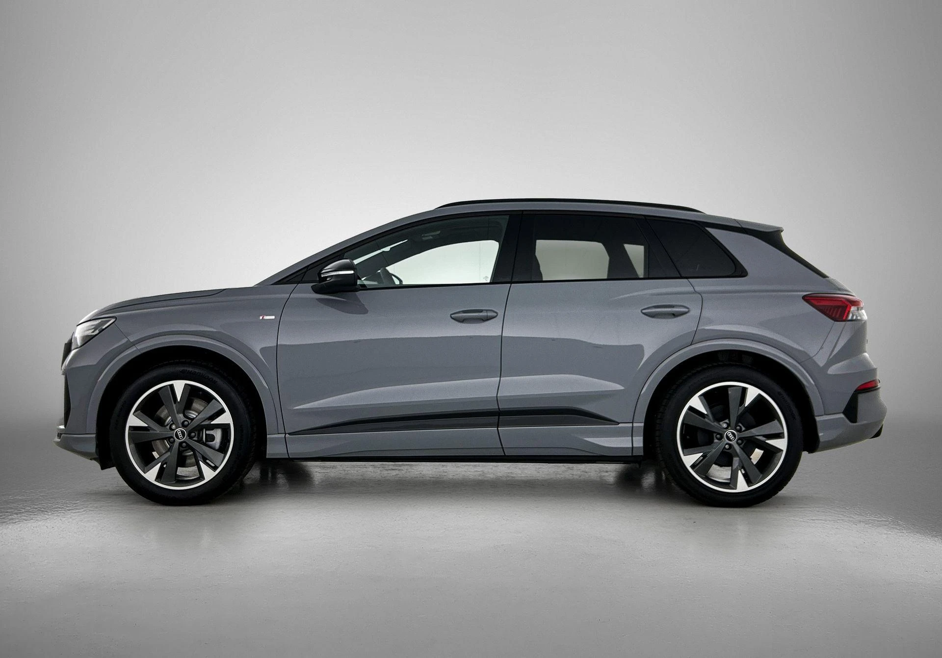 Audi-Q4 e-tron-image-1