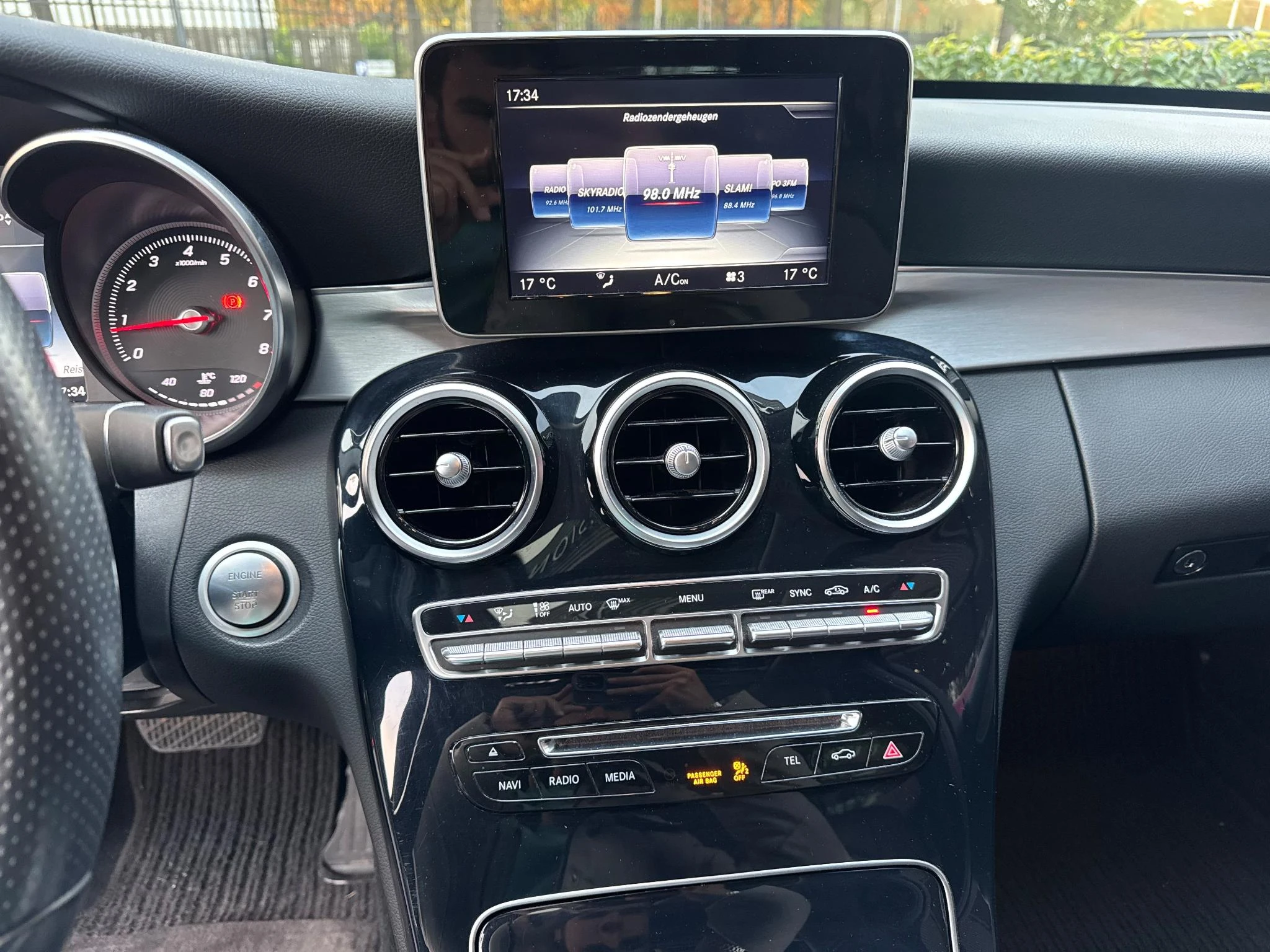 Mercedes-Benz-C-Klasse-image-9