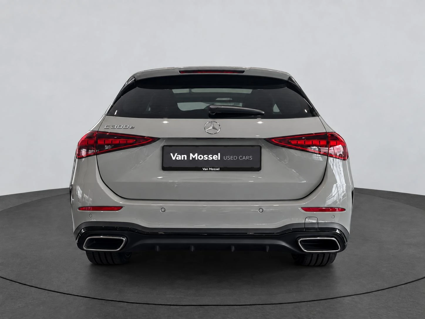 Mercedes-Benz-C-Klasse-image-2