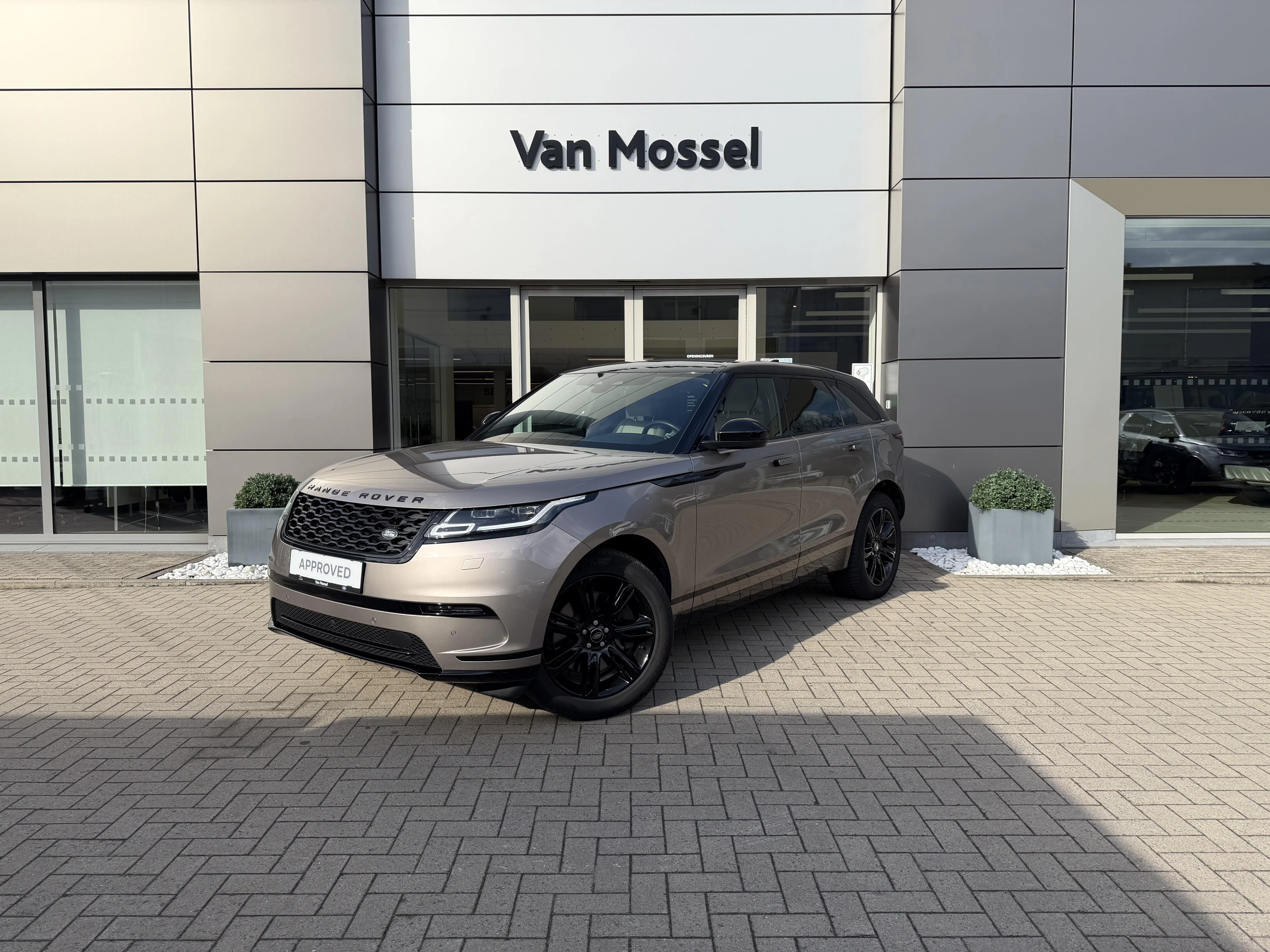 Land Rover-Range Rover Velar-image-0
