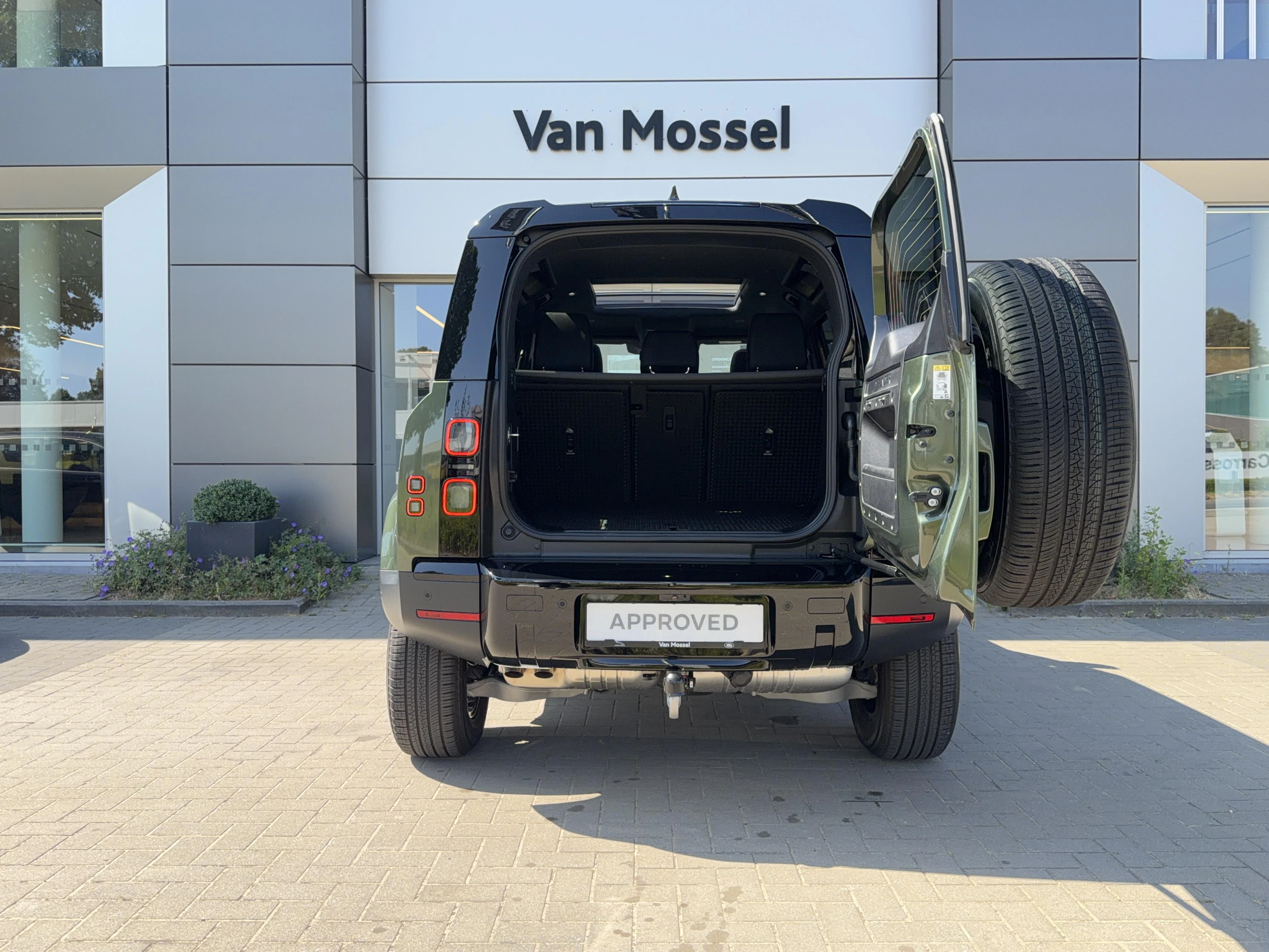 Land Rover Defender 110 D200 S AWD Auto. 26MY