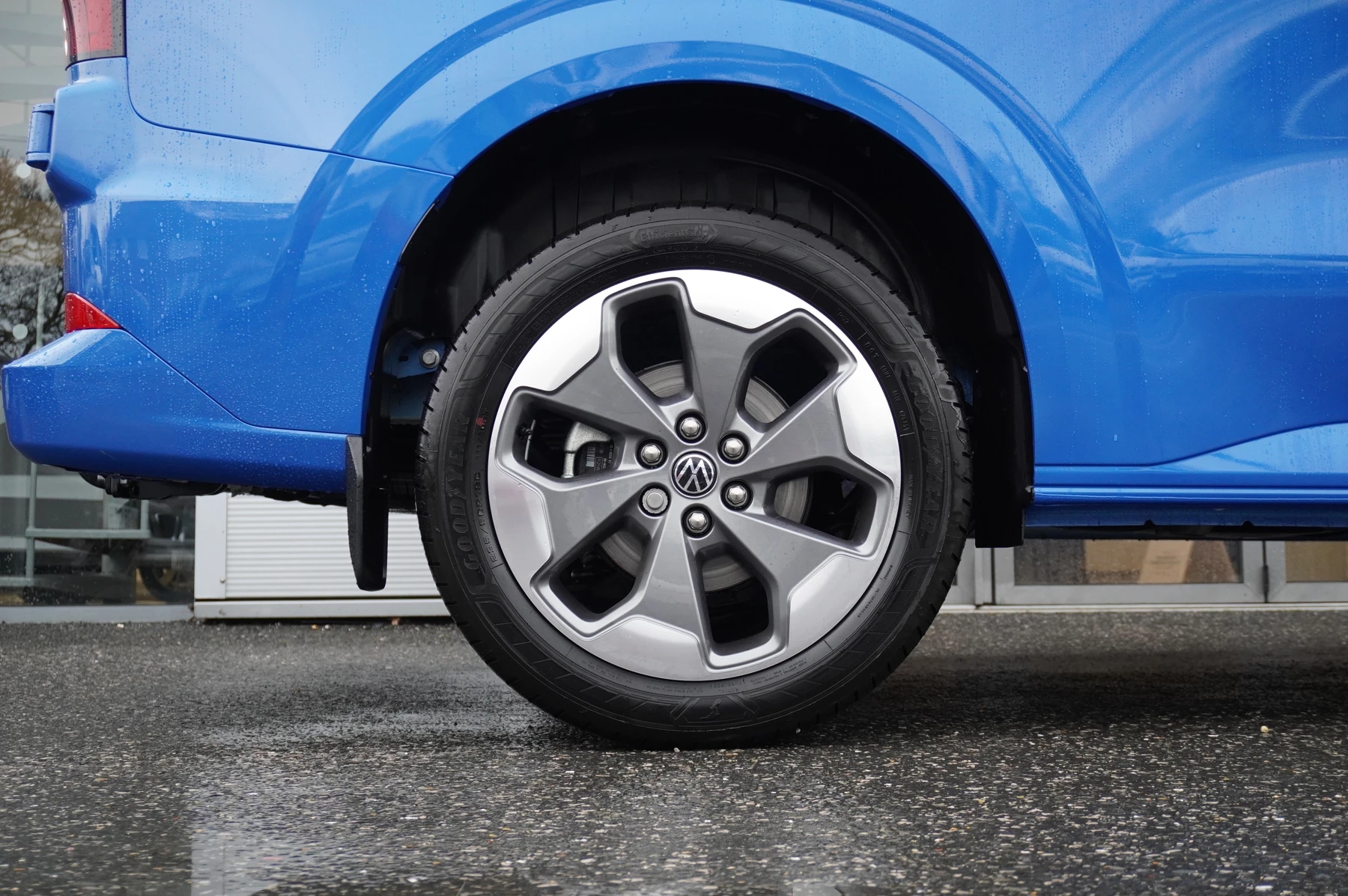 Volkswagen-Transporter-image-20