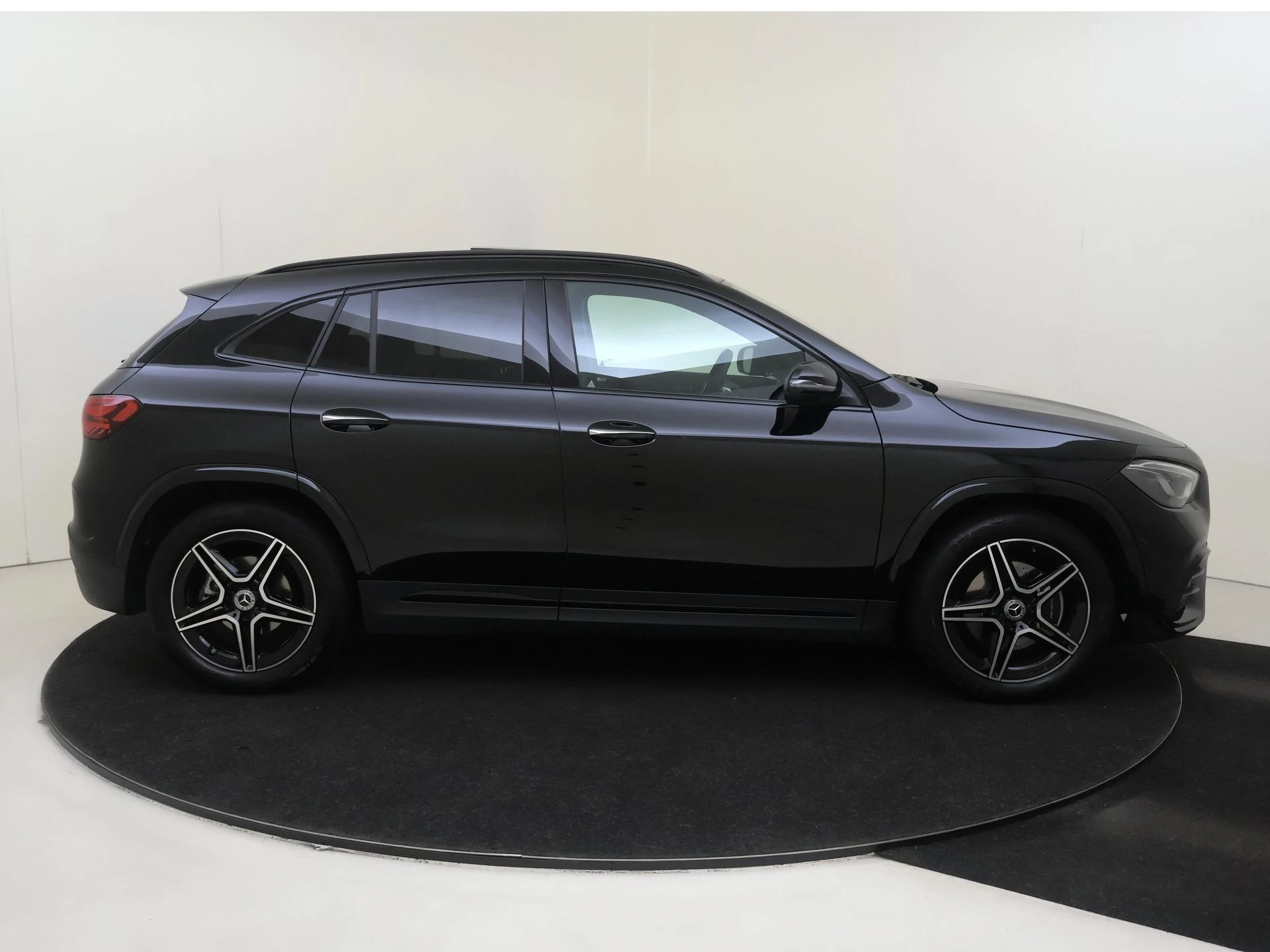 Mercedes-Benz GLA 180 AMG Line