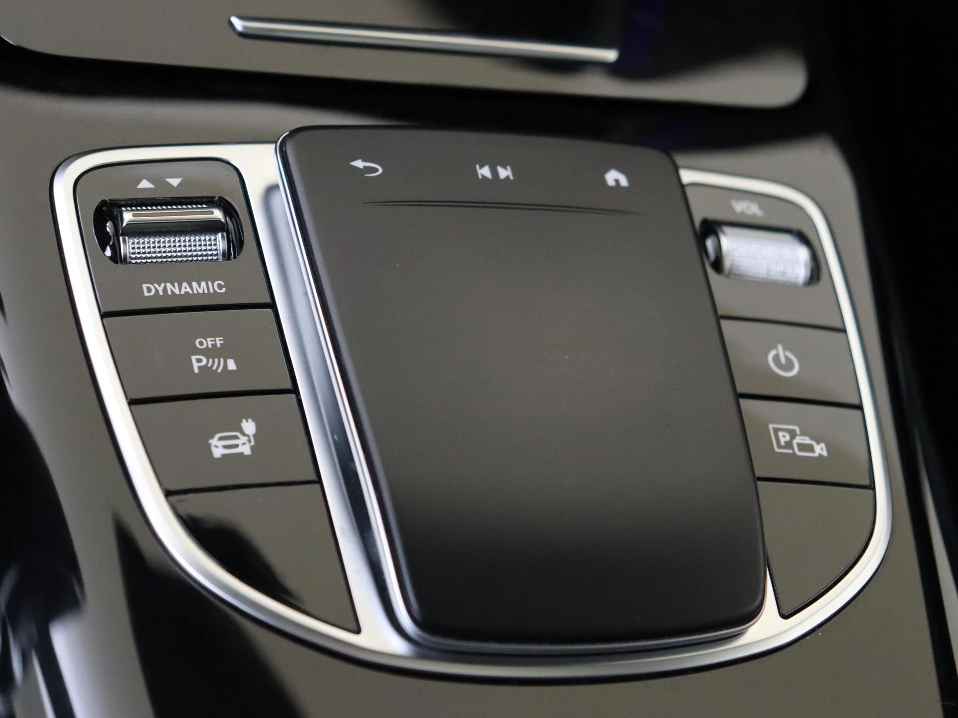 Mercedes-Benz-EQC-image-20