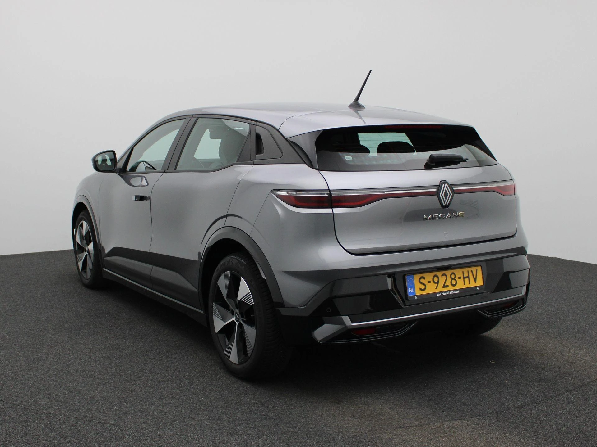 Renault-Megane E-Tech-image-1