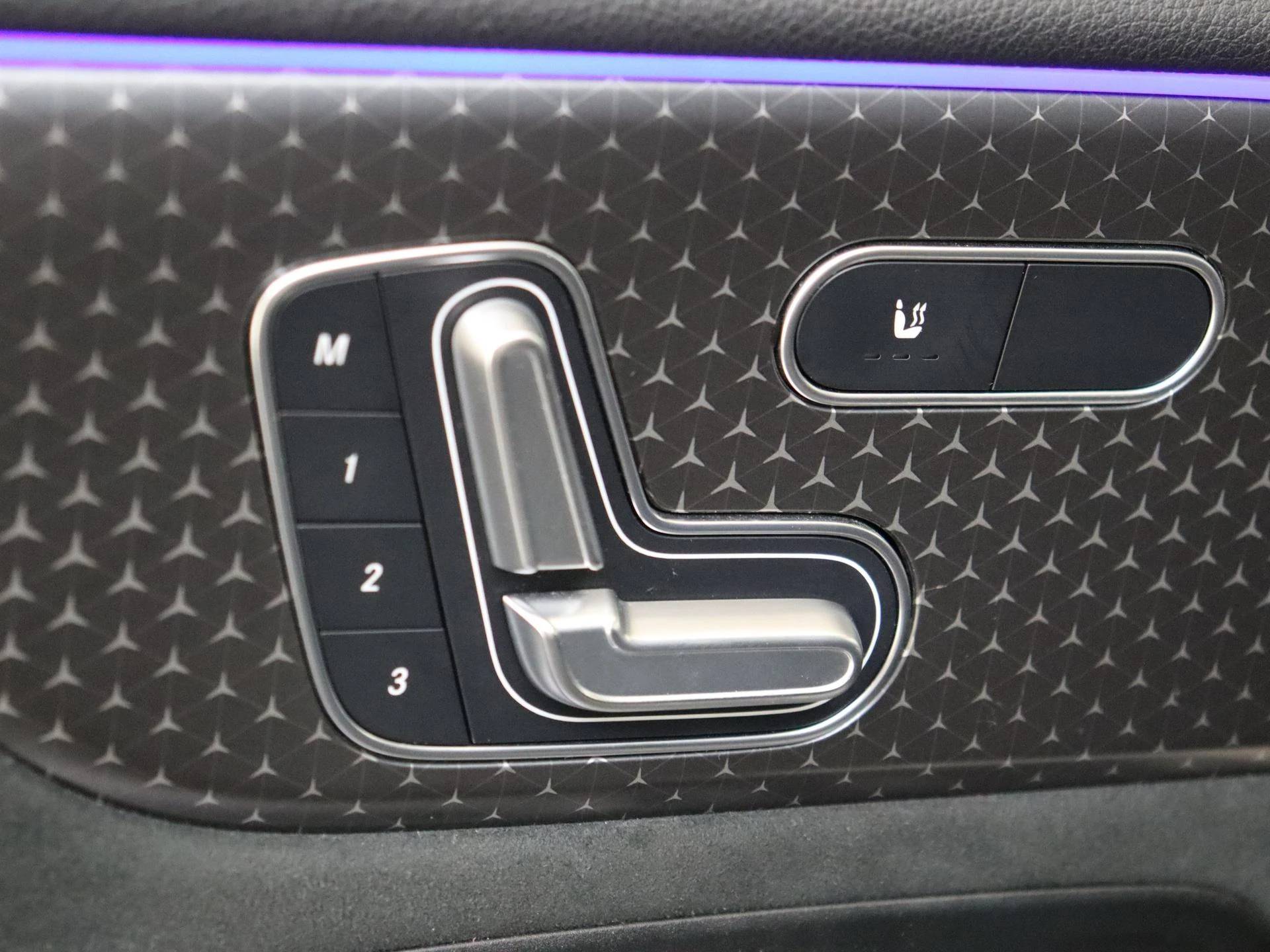 Mercedes-Benz-EQB-image-24