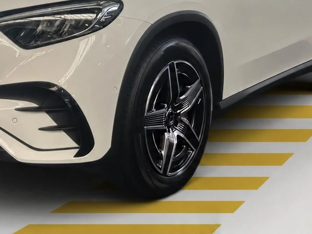 Mercedes-Benz-GLC 300 d-image-5