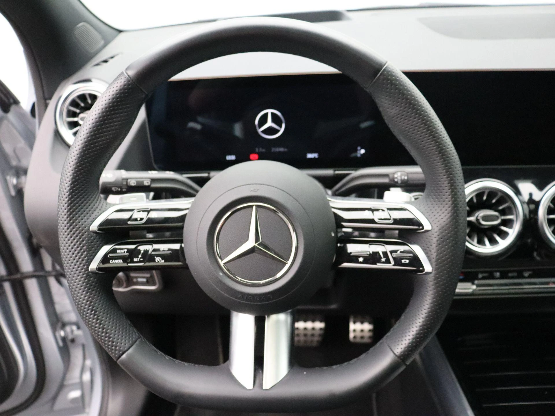 Mercedes-Benz GLA 250 e AMG Line + PREMIUM PLUS PACK + CARPLAY + TREKHAAK +