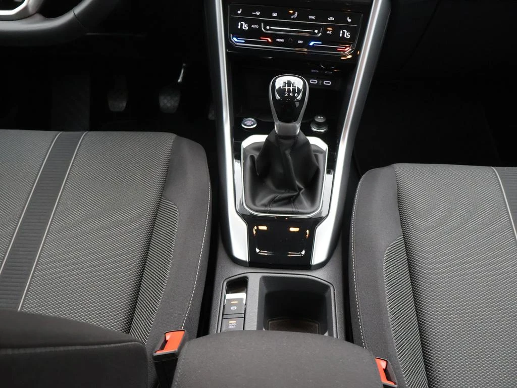 Volkswagen-T-Roc-image-14